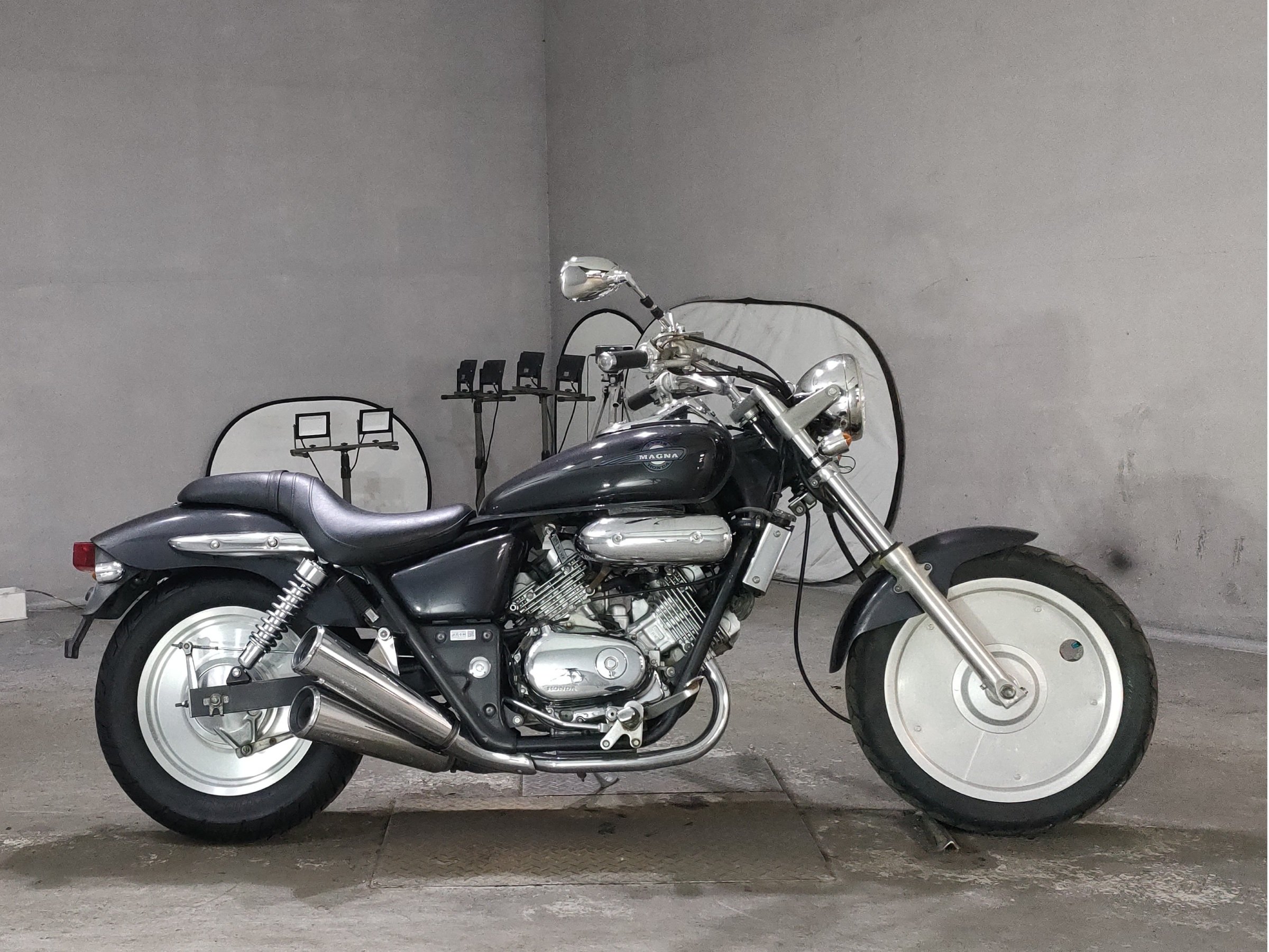 Honda MAGNA250, photograph 1