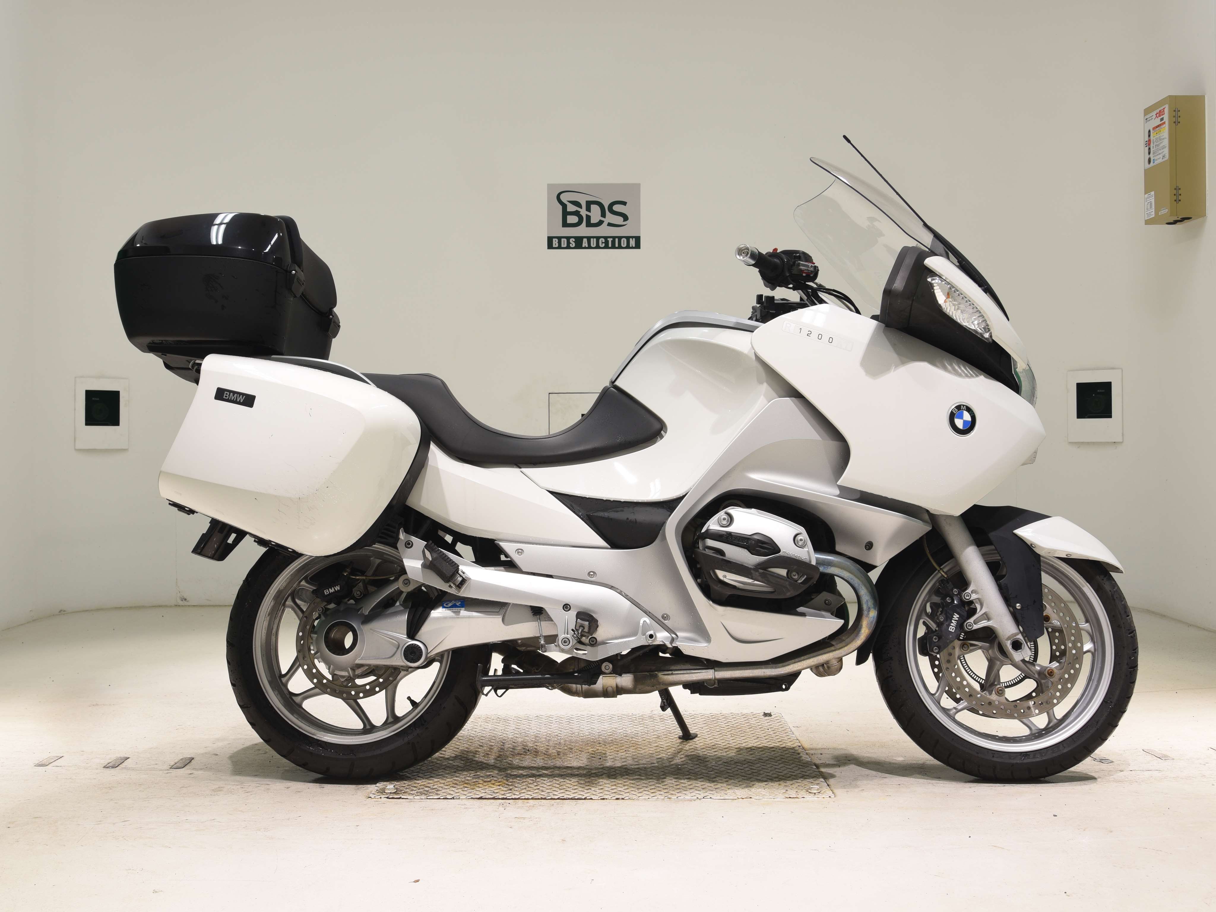 BMW R1200RT, right