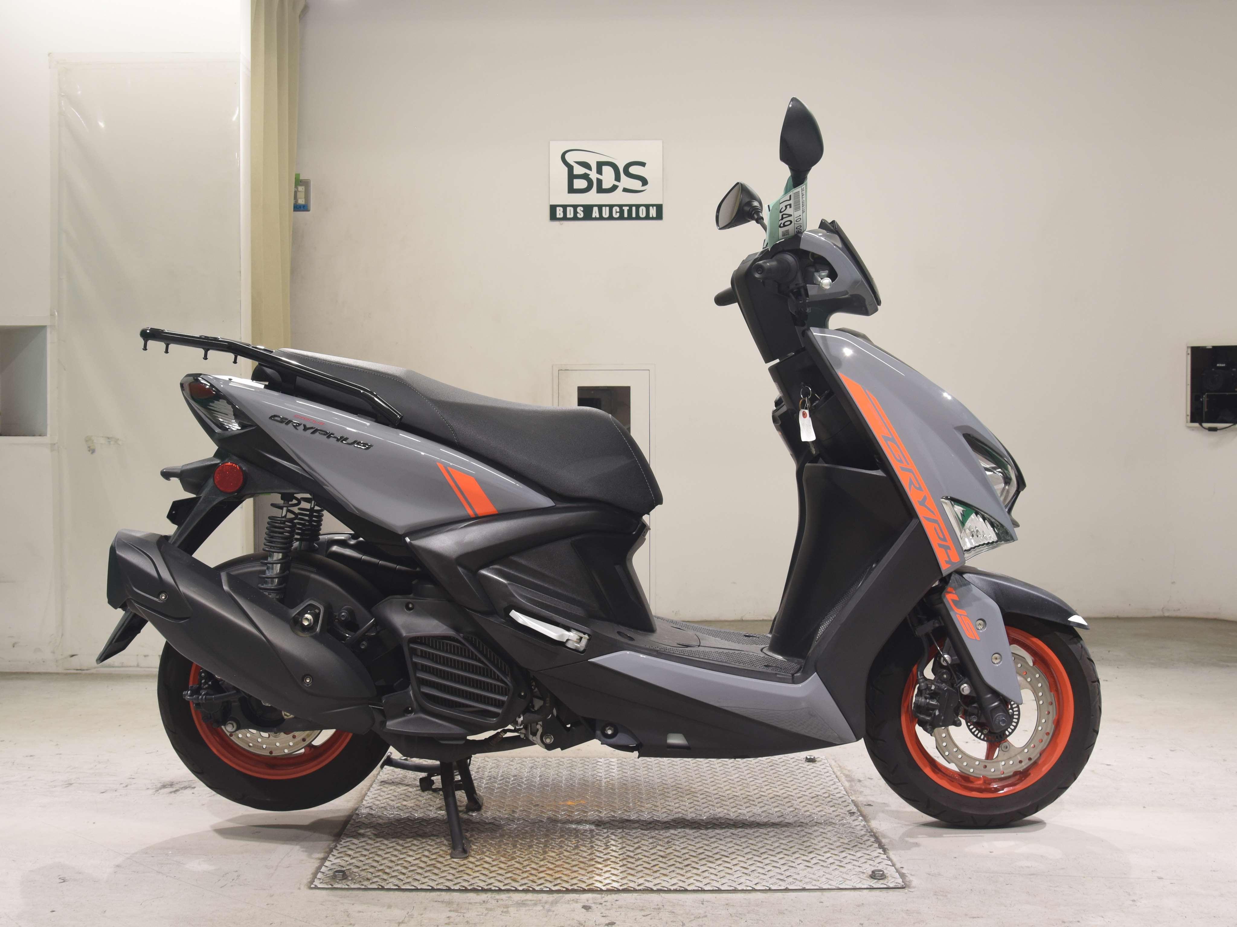 Yamaha CYGNUS, right