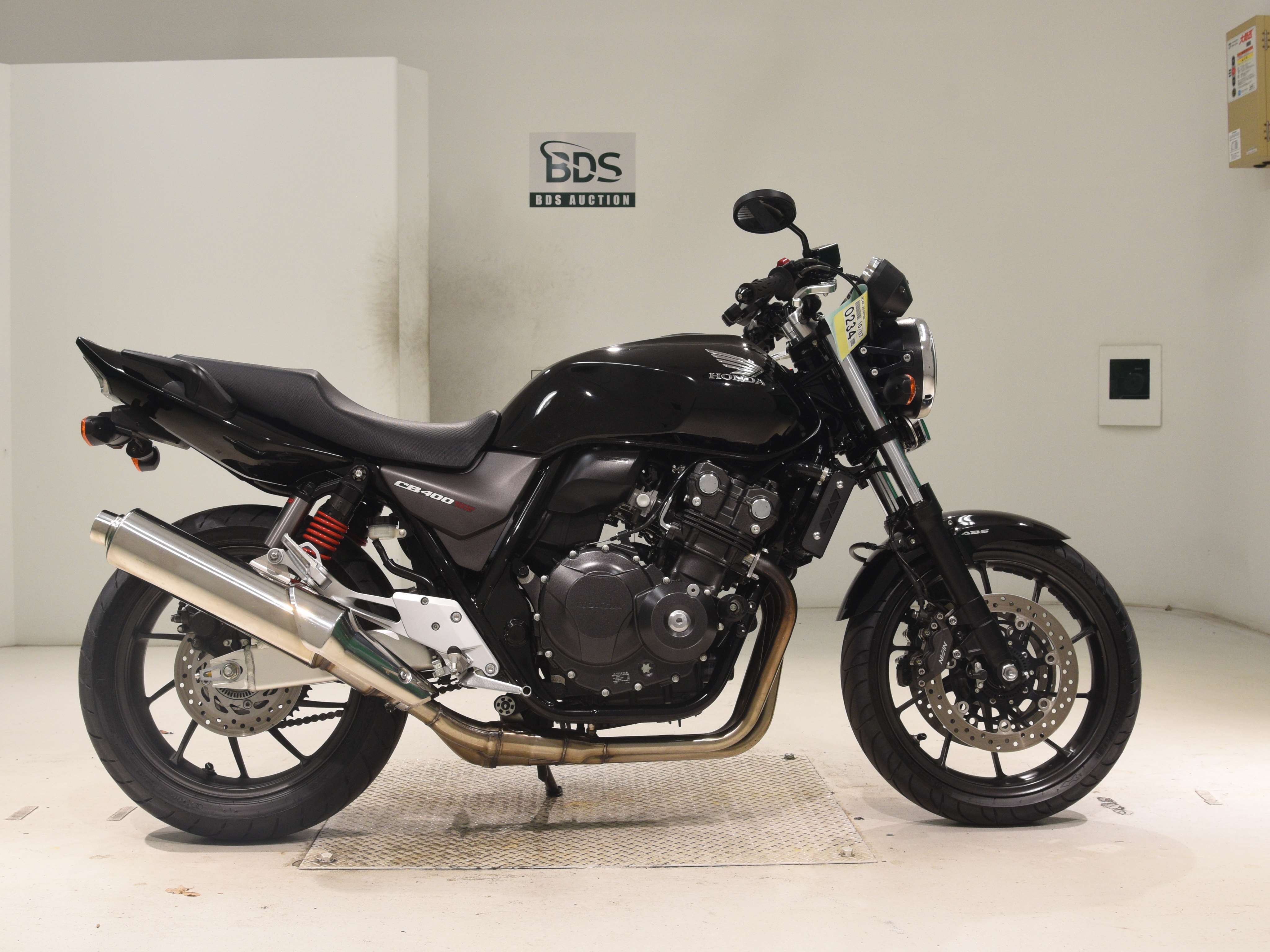 Honda CB400SF, right