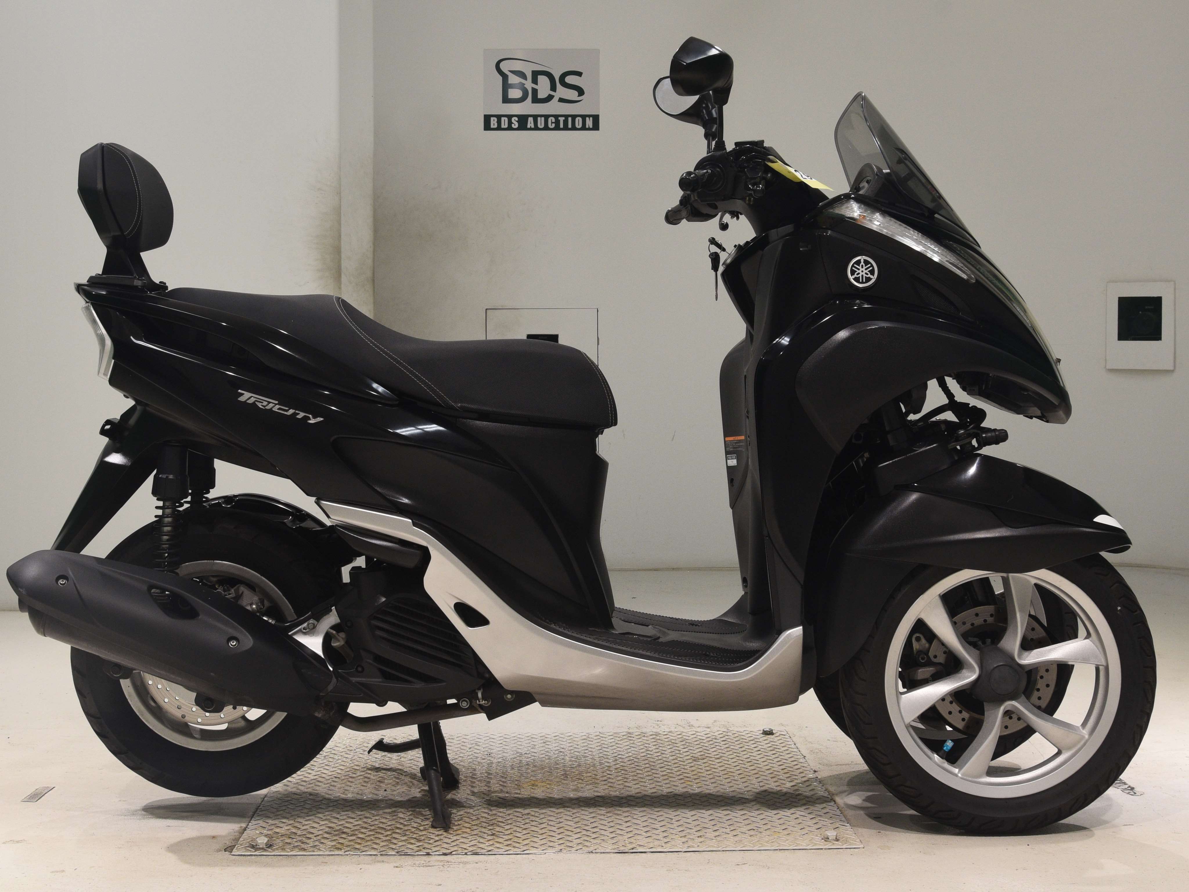 Yamaha TRICITY MW125, right