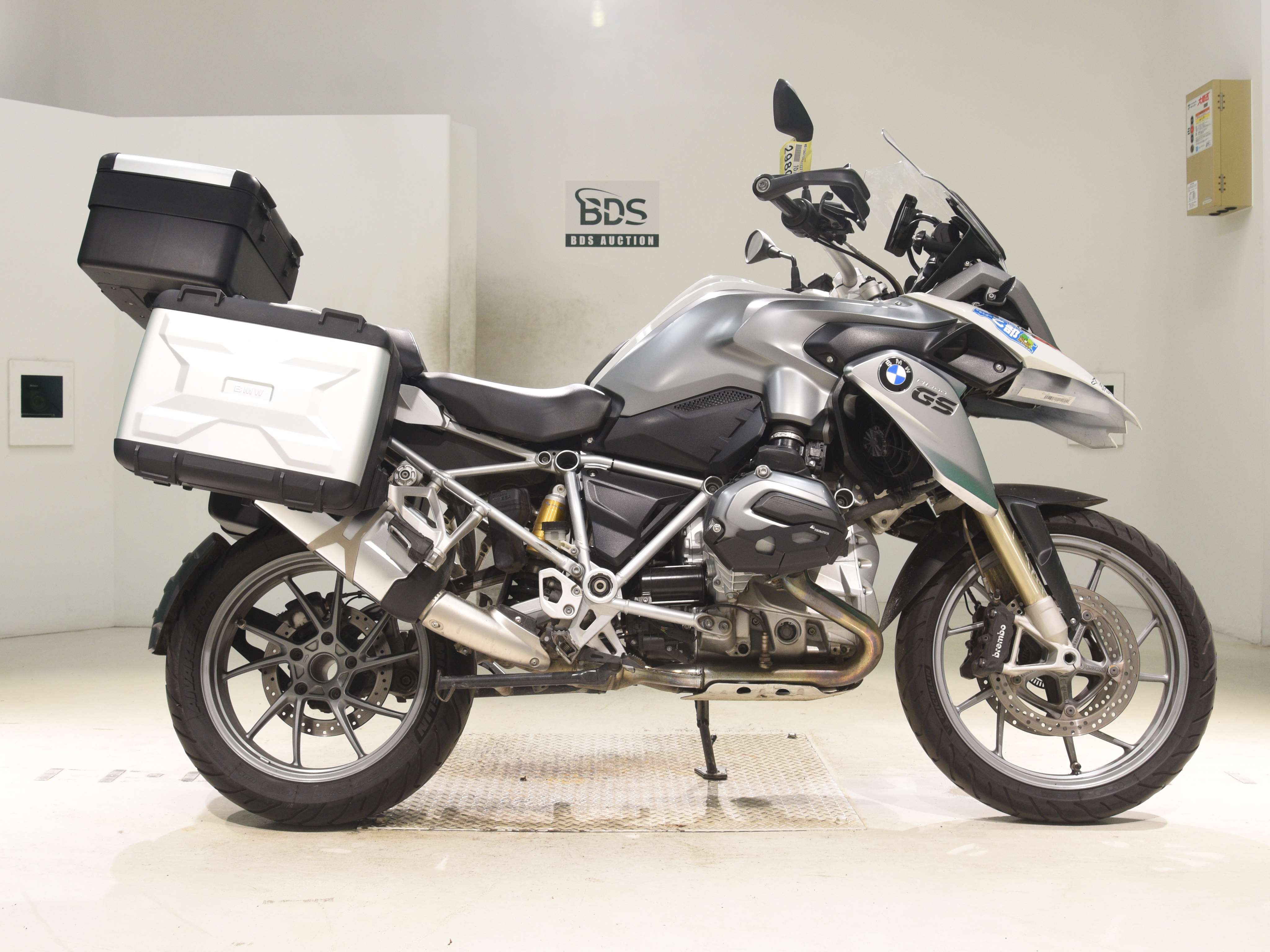 BMW R1200GS, right