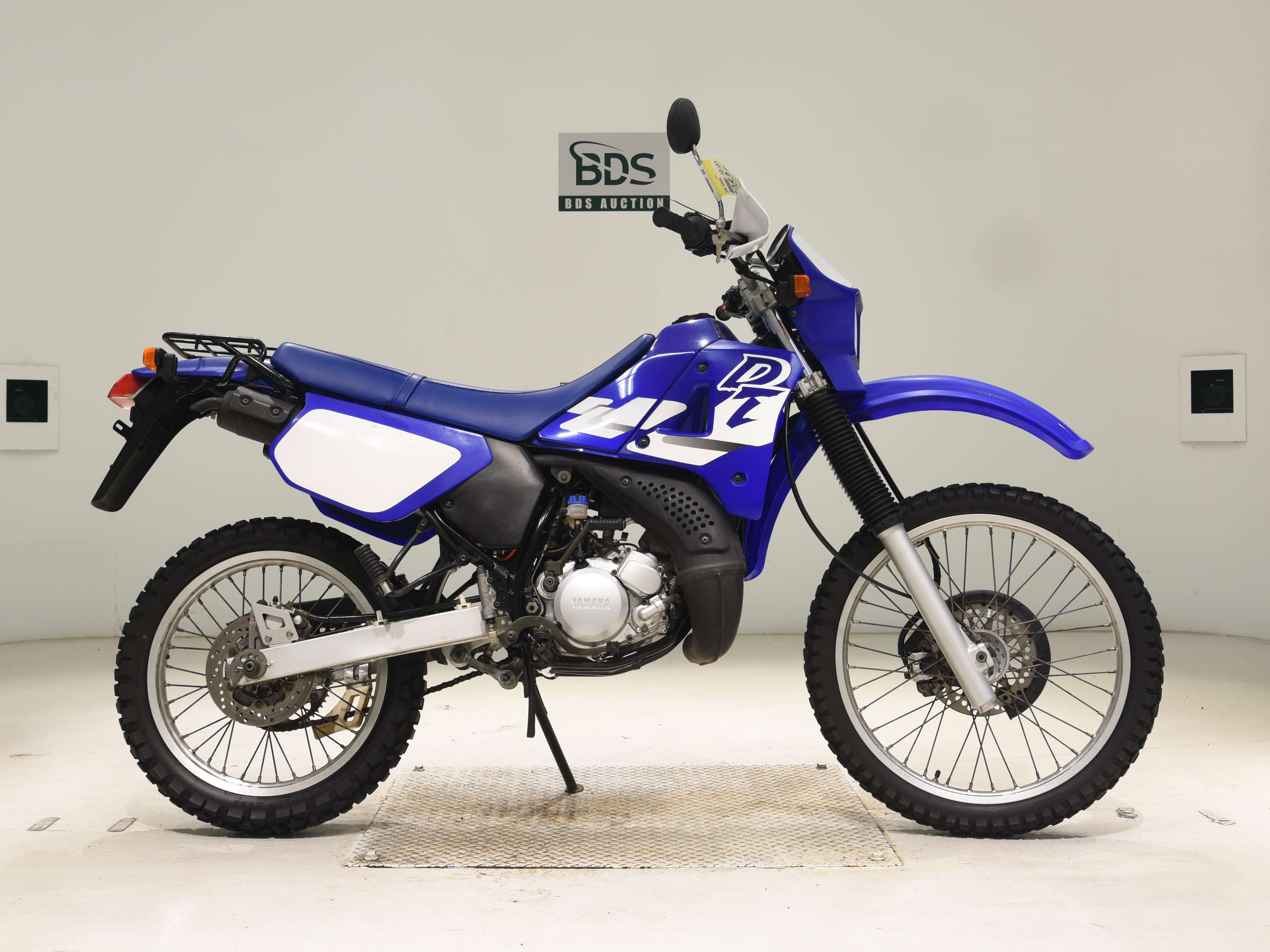 Yamaha DT125R, right