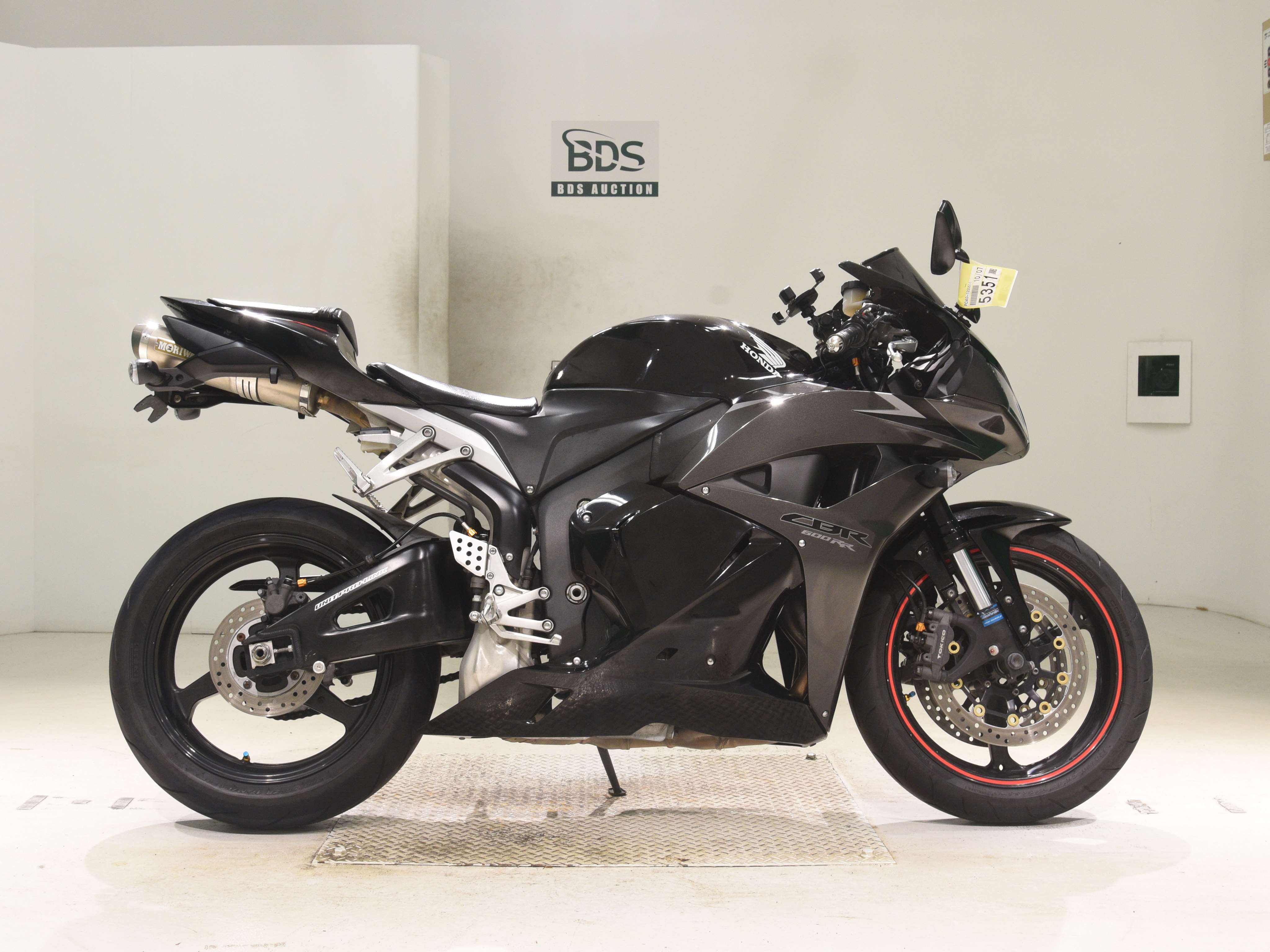 Honda CBR600RR, right