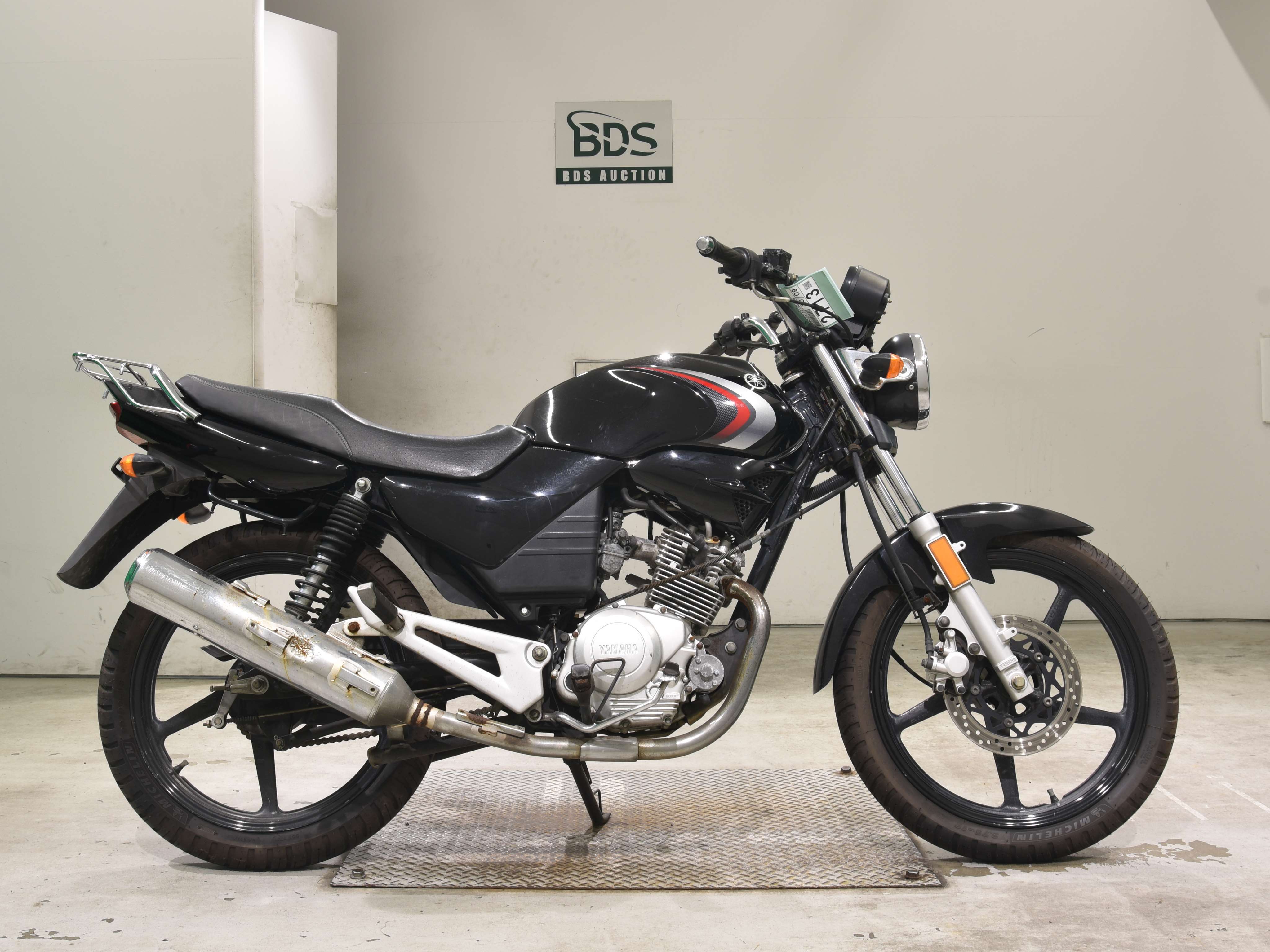 Yamaha YBR125, right