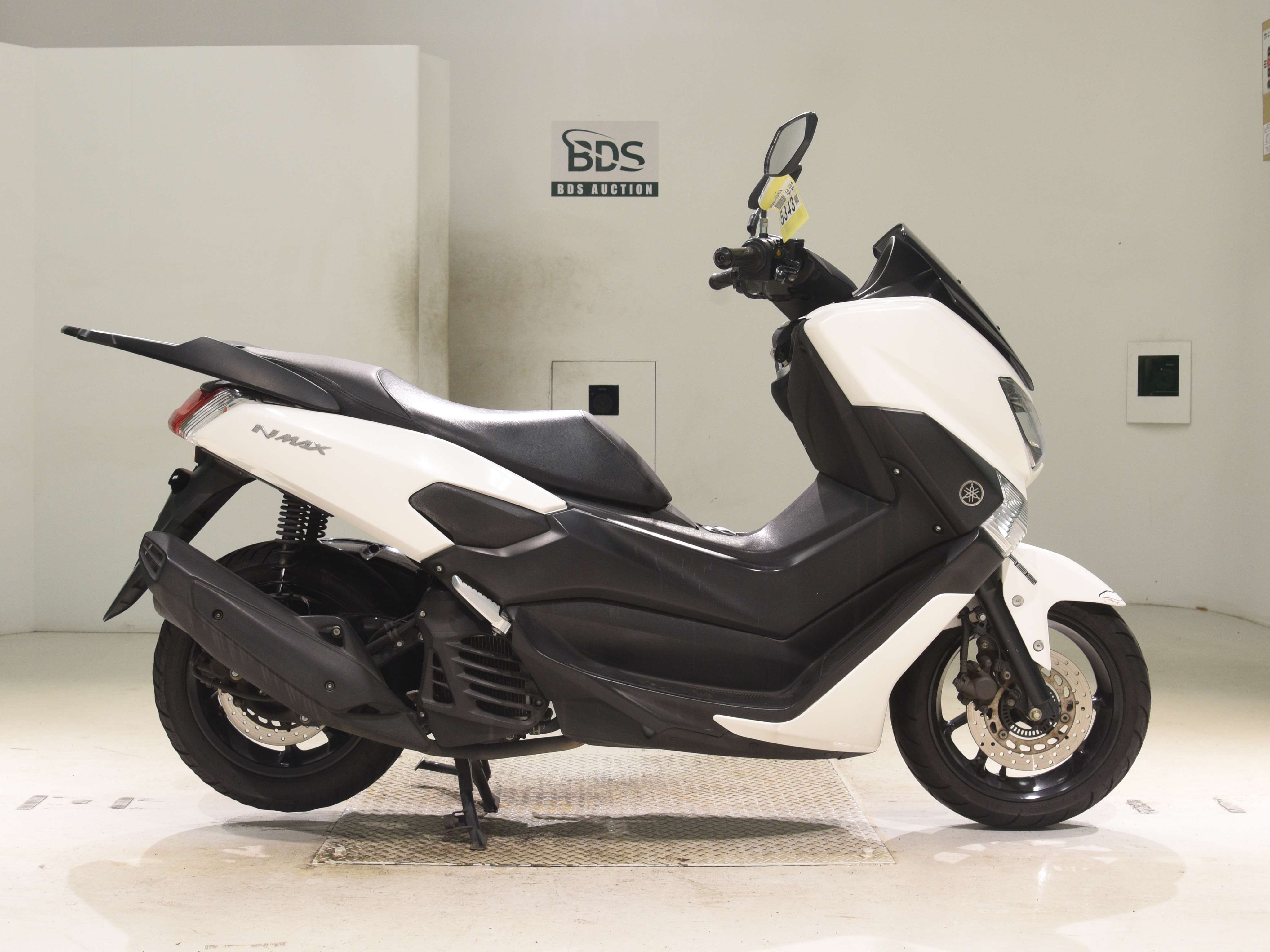 Yamaha N-MAX125, right