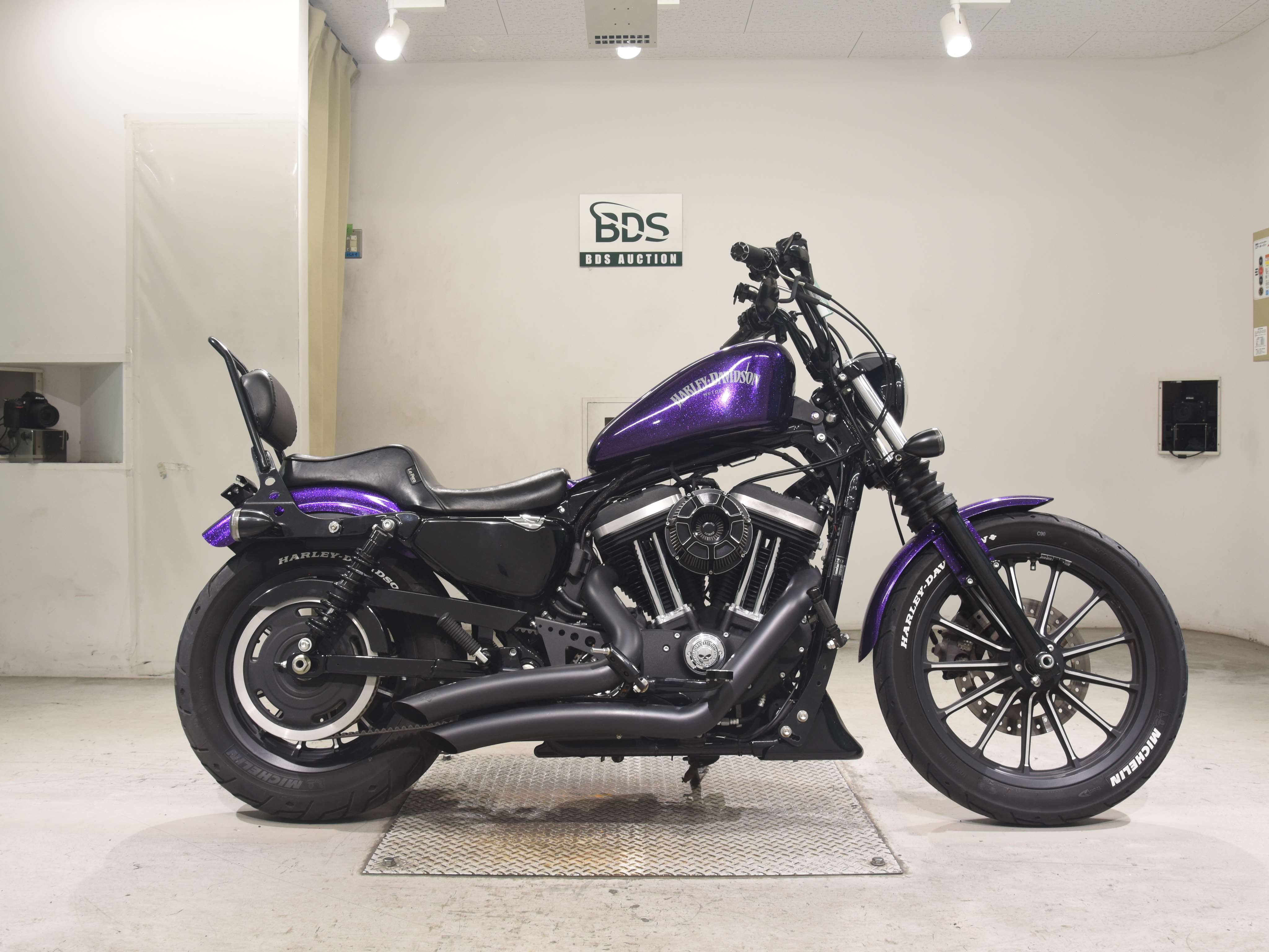HD SPORTSTER IRON XL883N, right