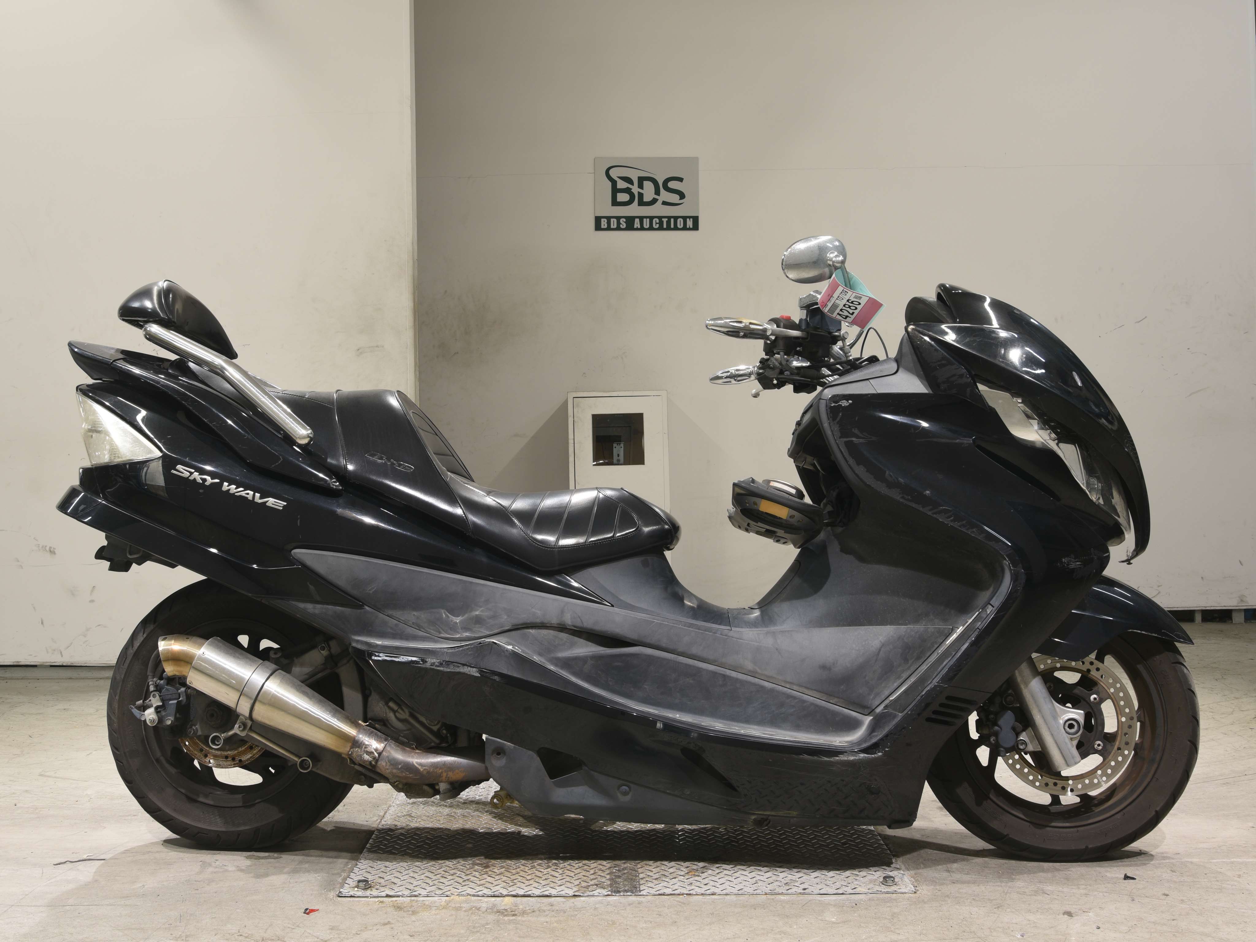 Suzuki SKYWAVE 250S, right