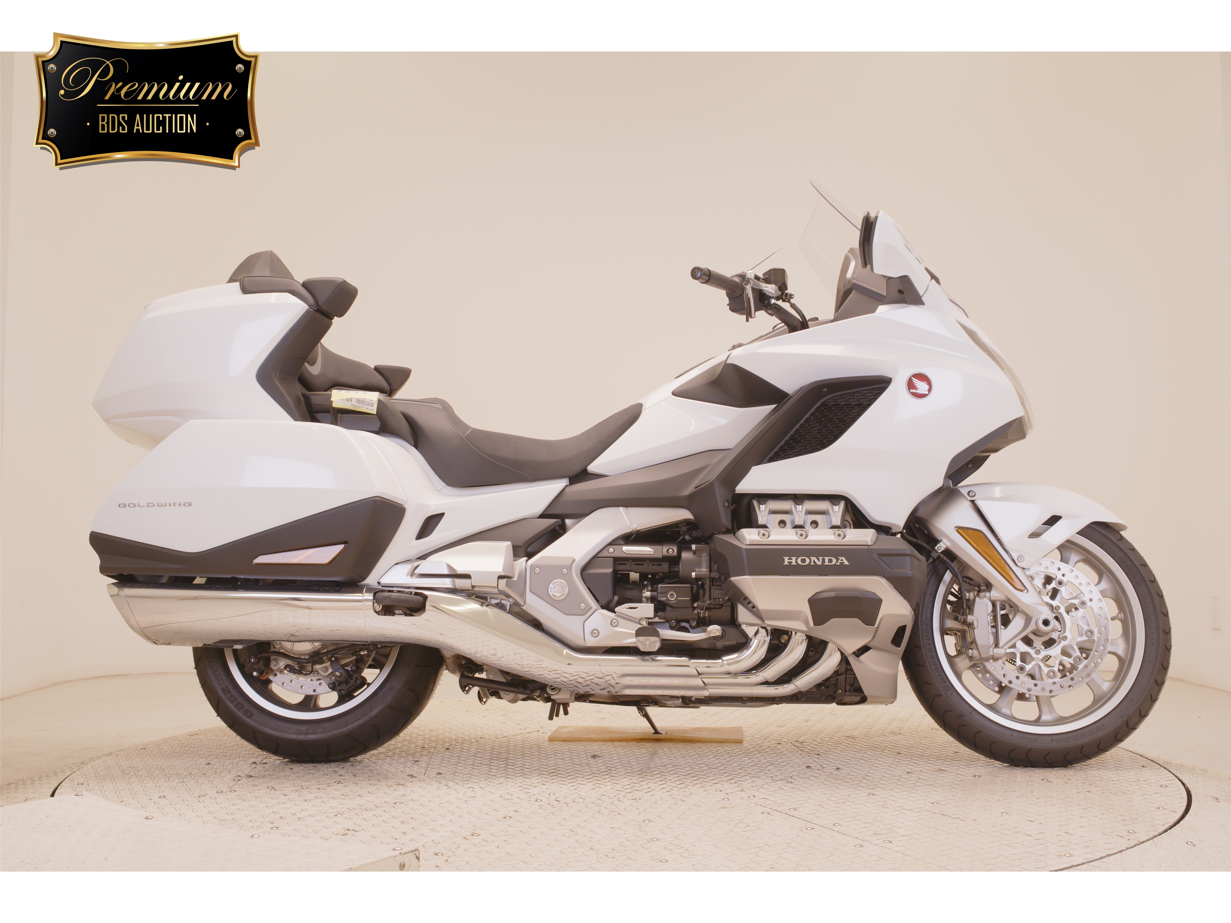 Honda GL1800 TOUR D, right