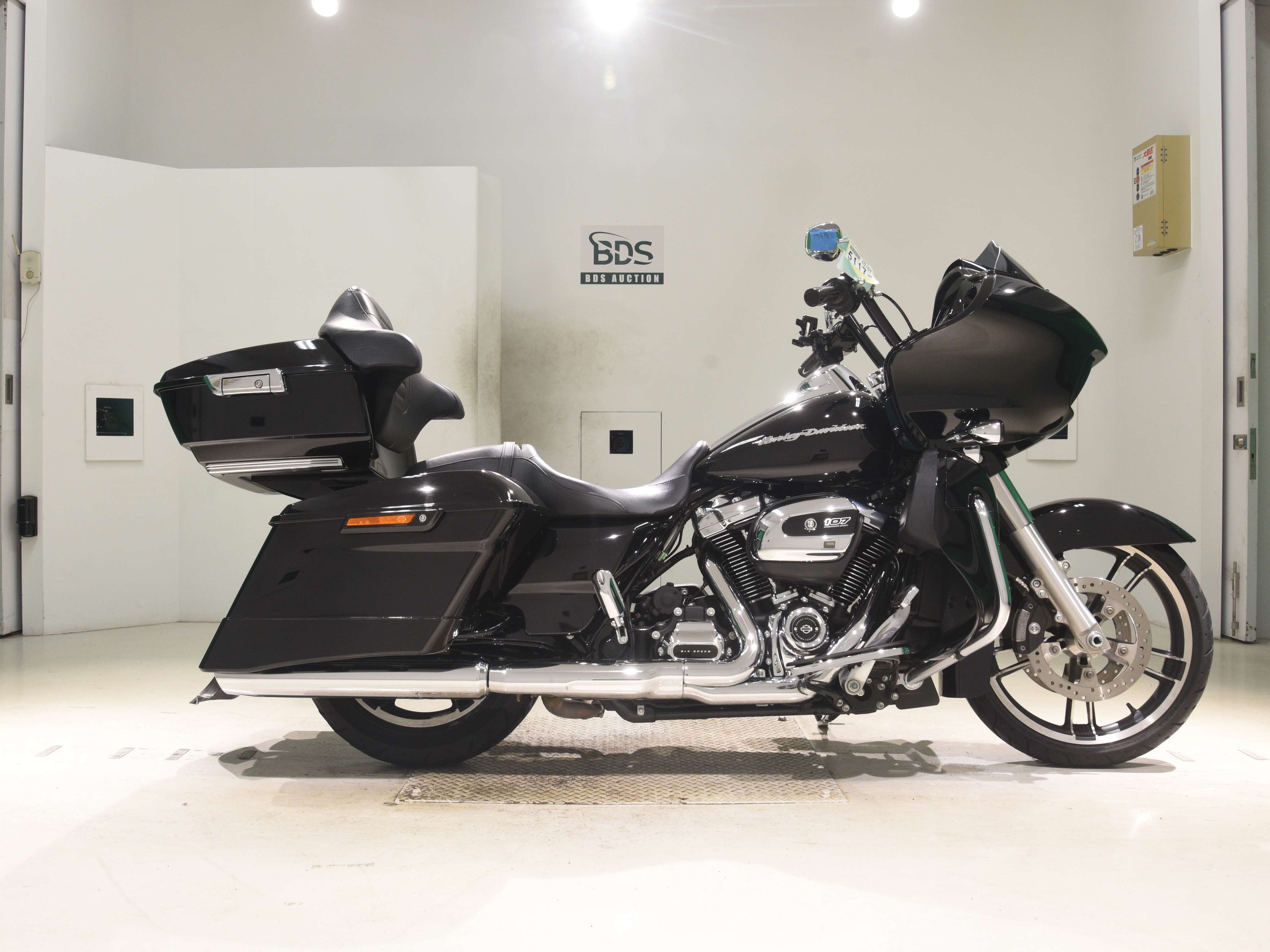 HD ROAD GLIDE FLTRXS1750, right