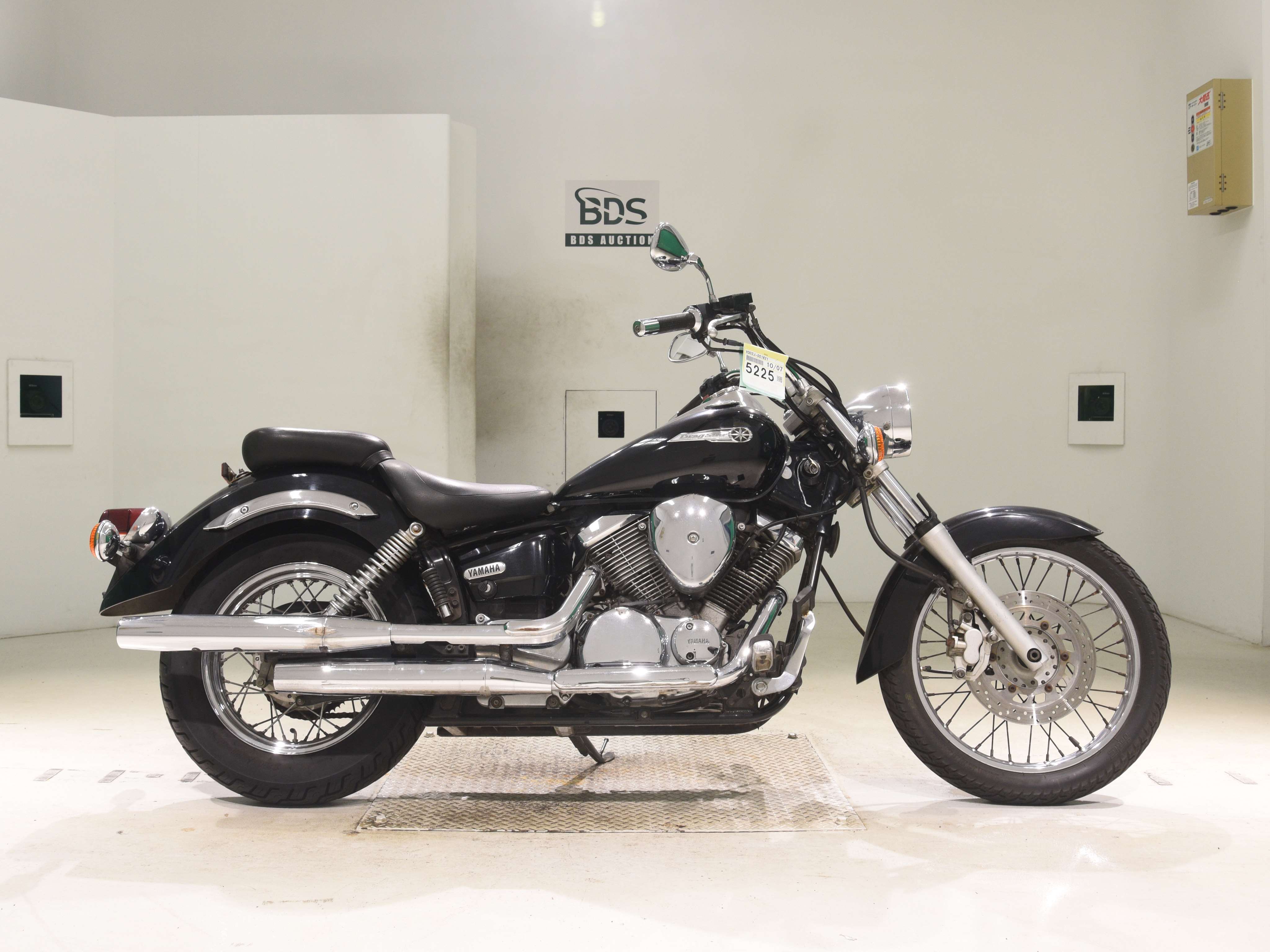 Yamaha DRAGSTAR XVS250, right