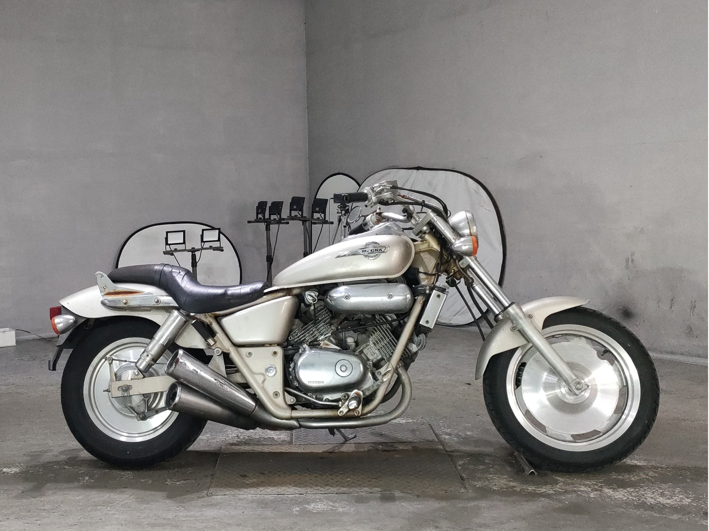 Honda MAGNA250, photograph 1