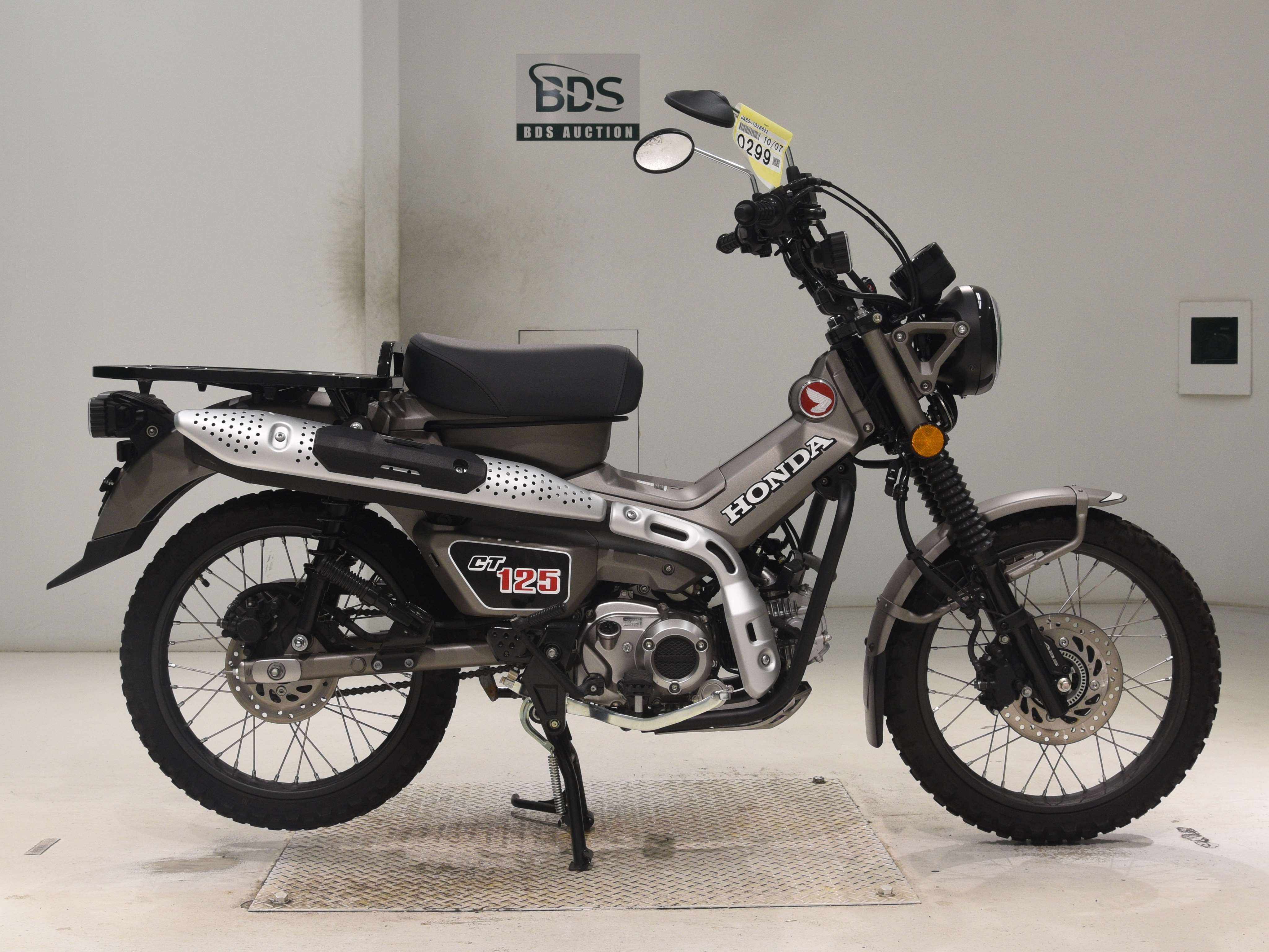 Honda CT125 HUNTERCUB, right