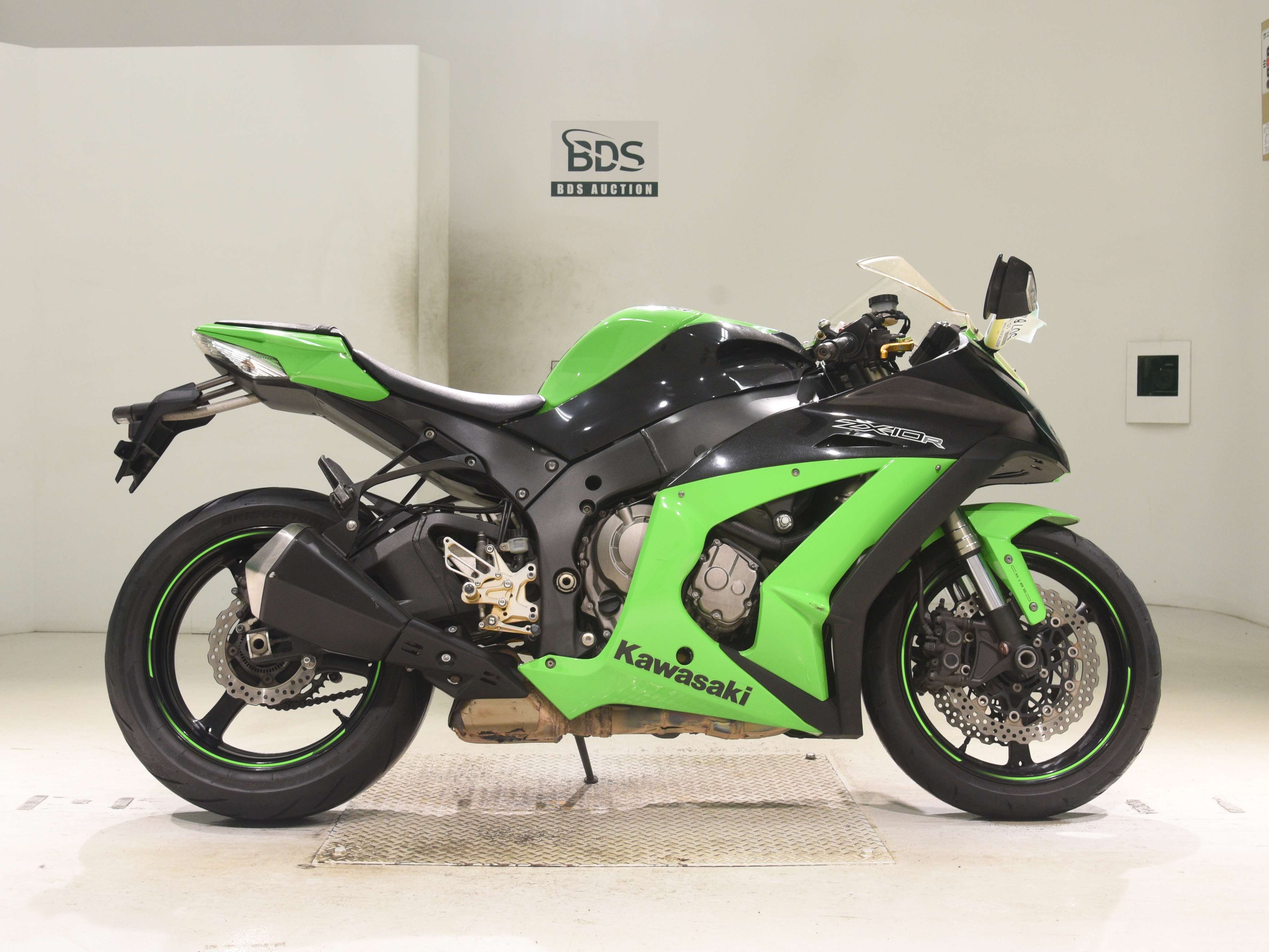 Kawasaki NINJA ZX-10R, right