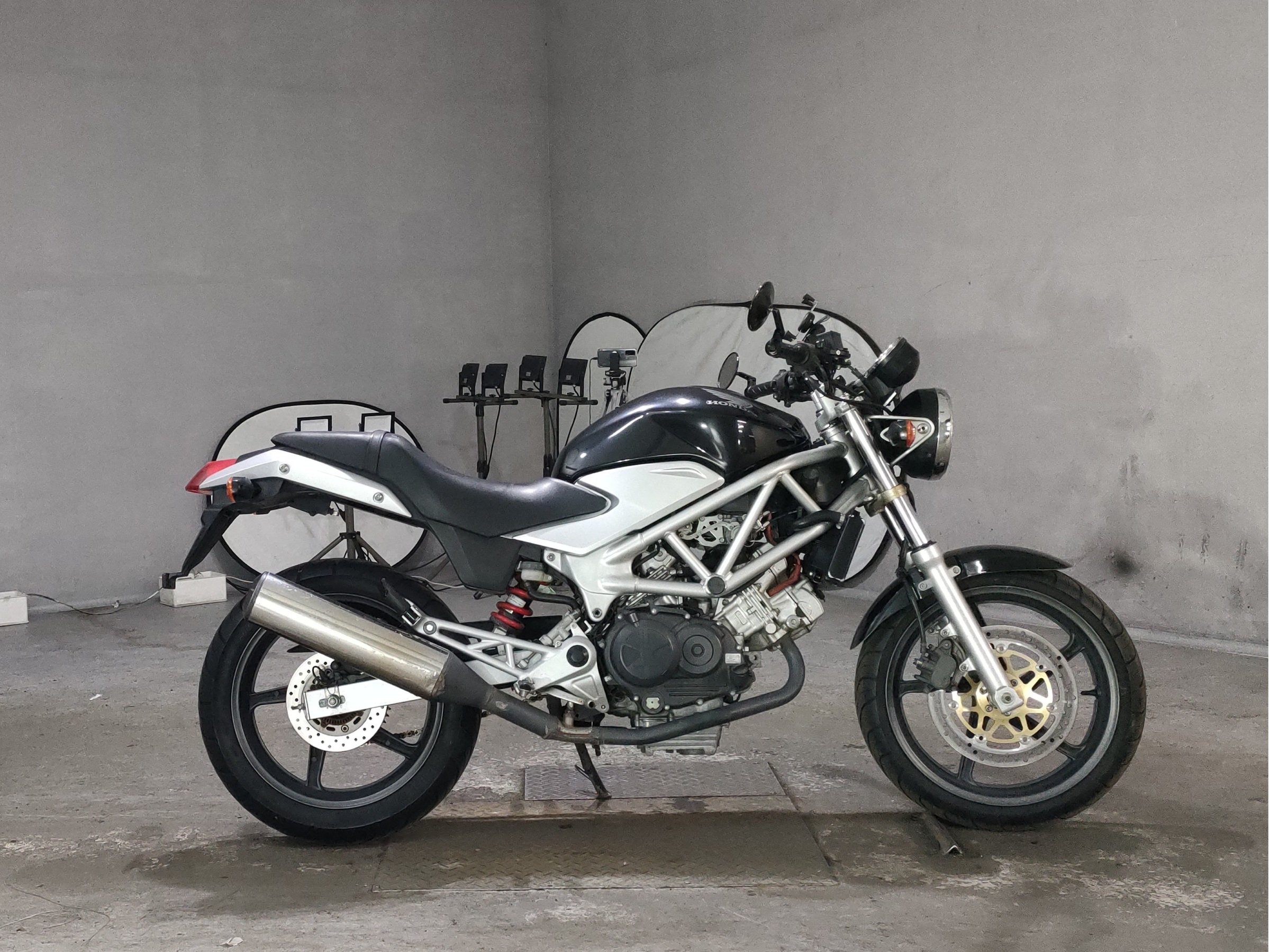 Honda VTR250, Foto 1