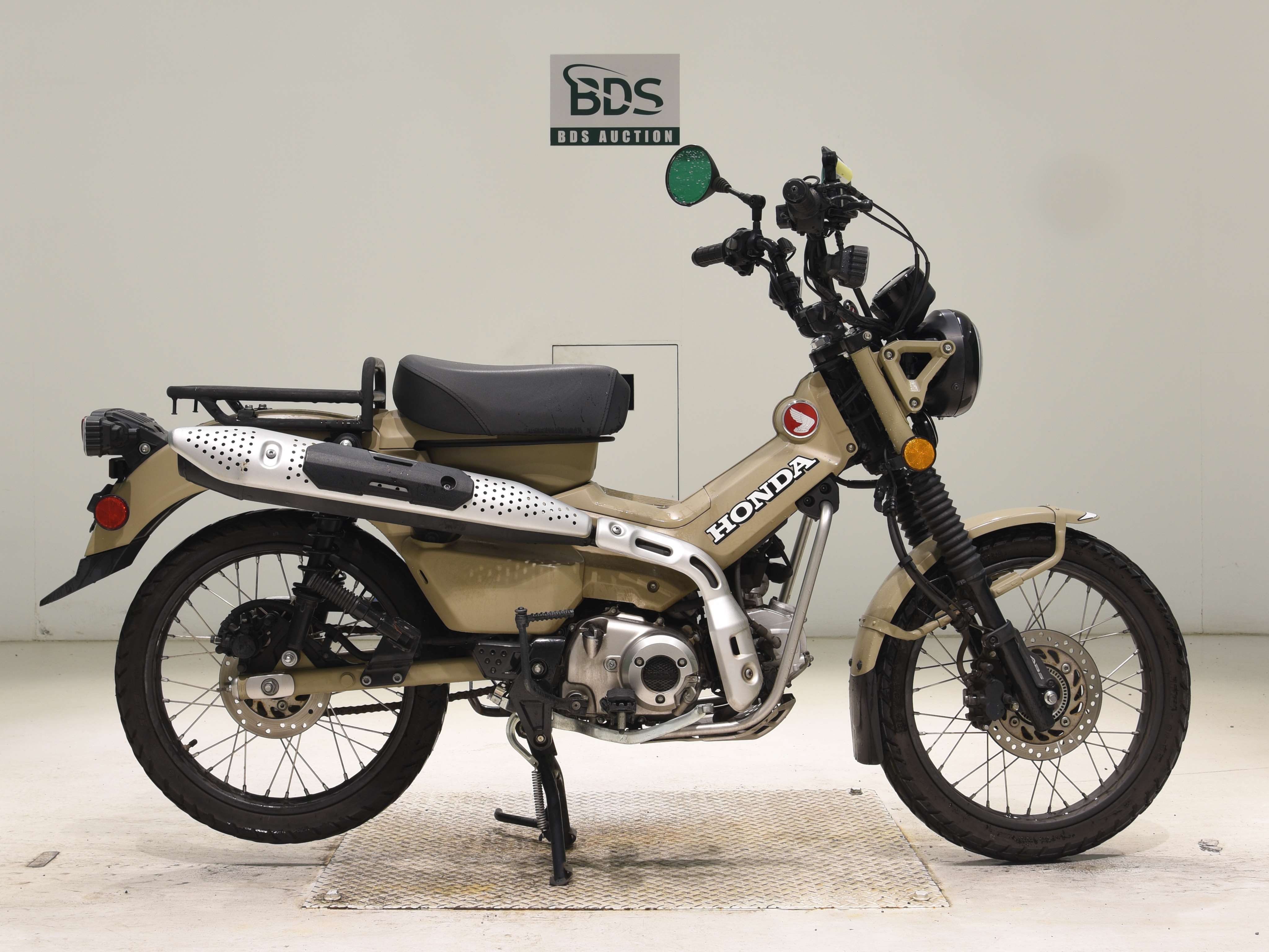 Honda CT125 HUNTERCUB, right