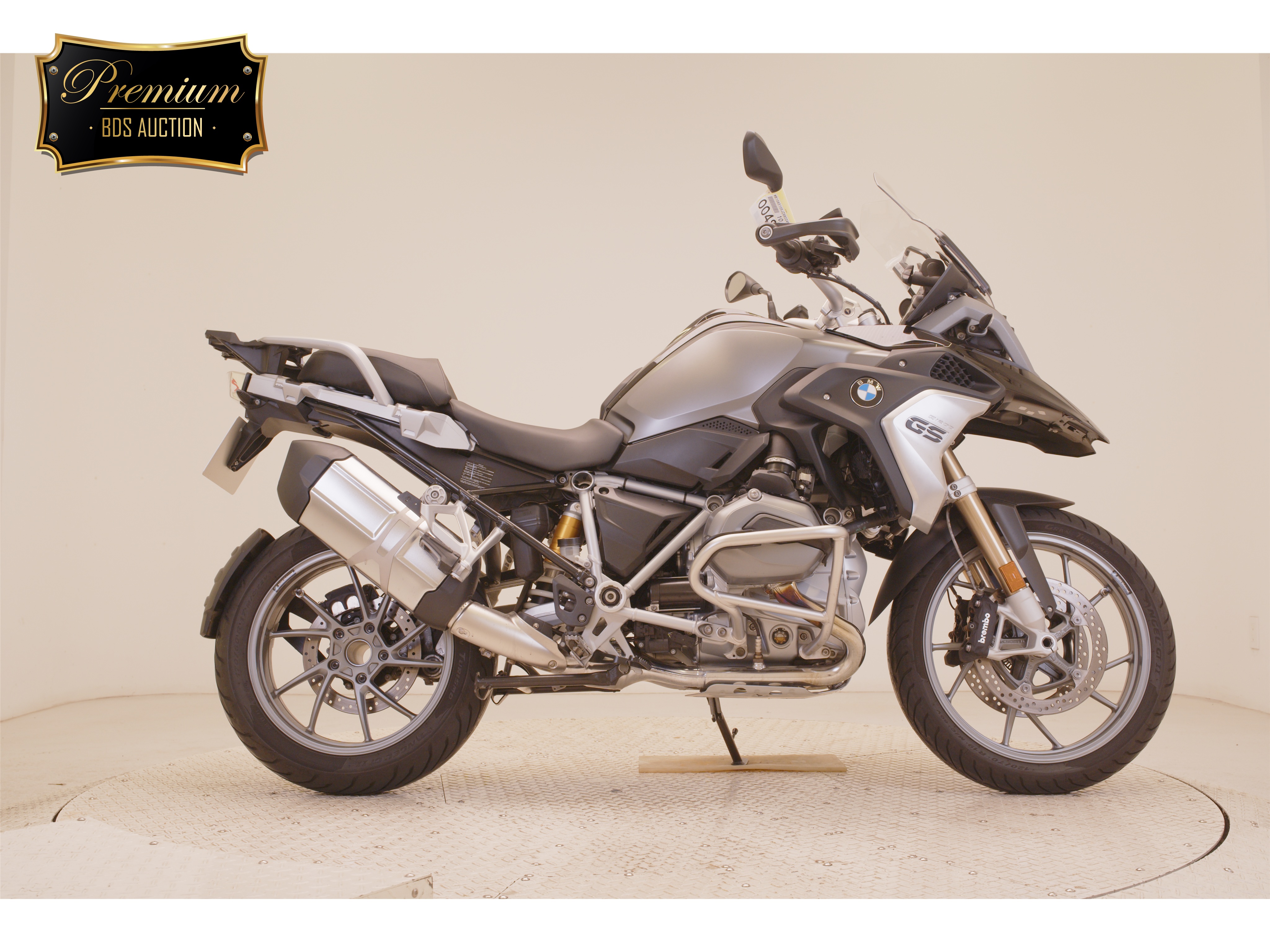 BMW R1200GS, right