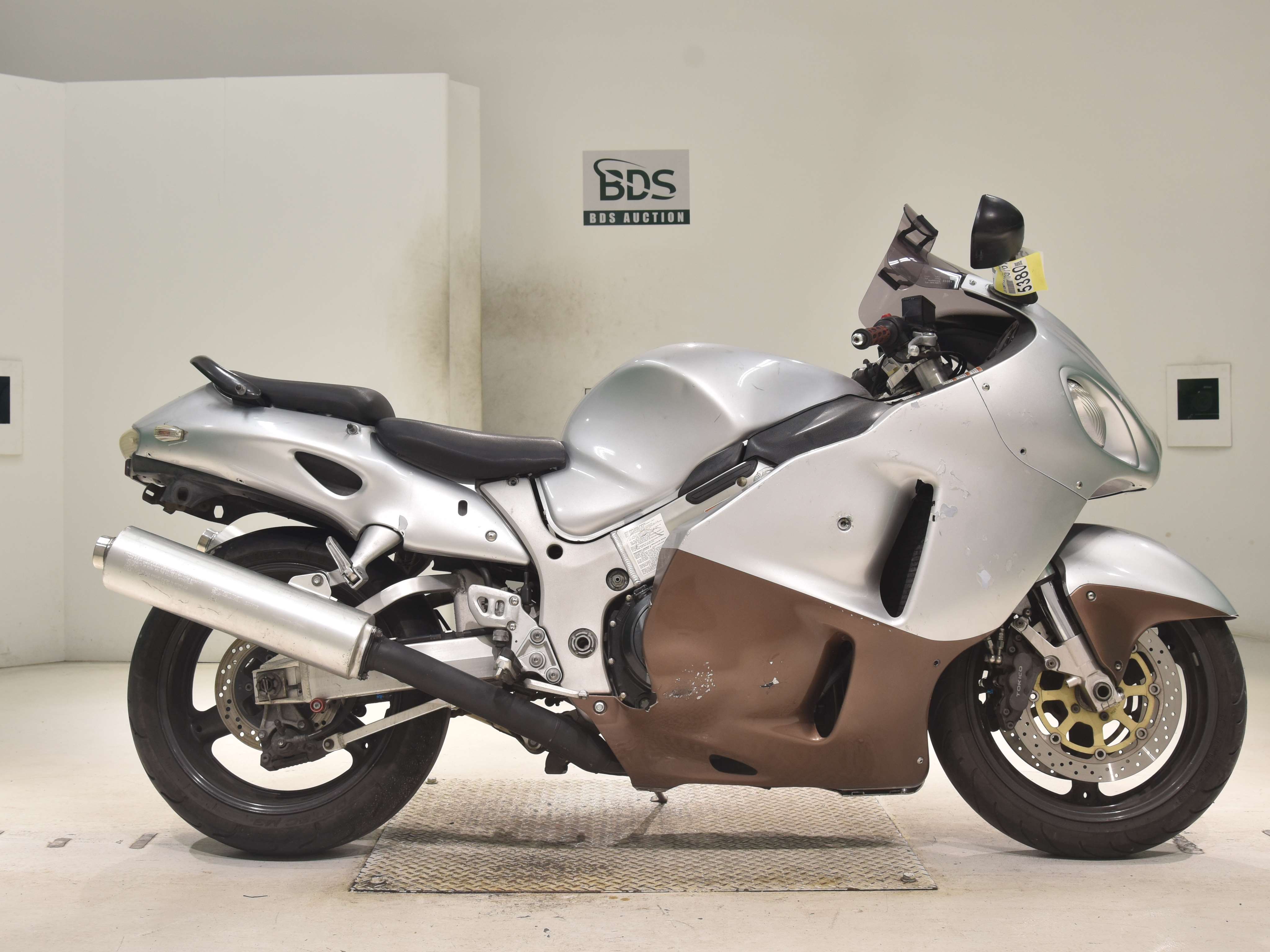 Suzuki GSX1300R HAYABUSA, right