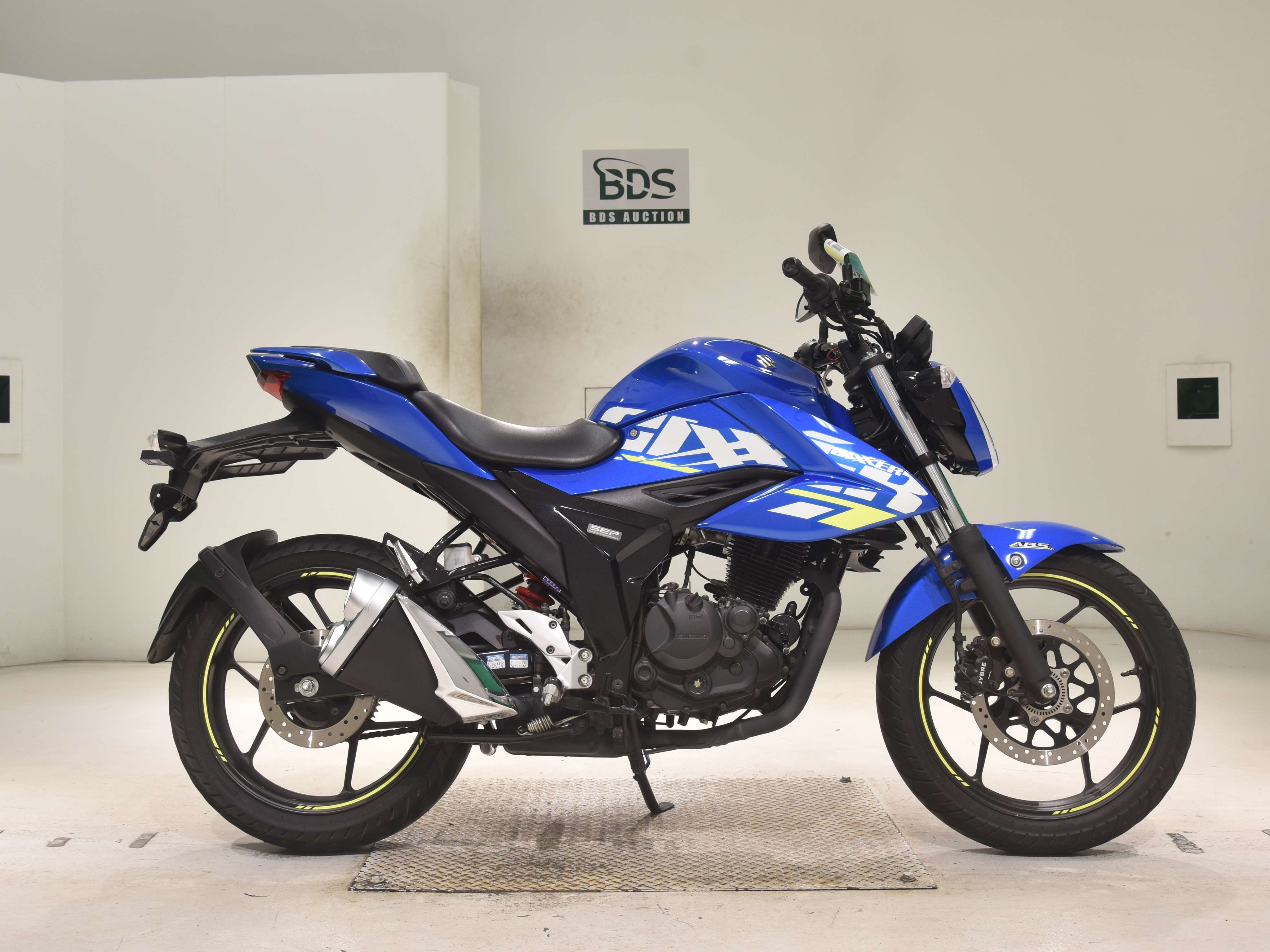 Suzuki GIXXER 150, right