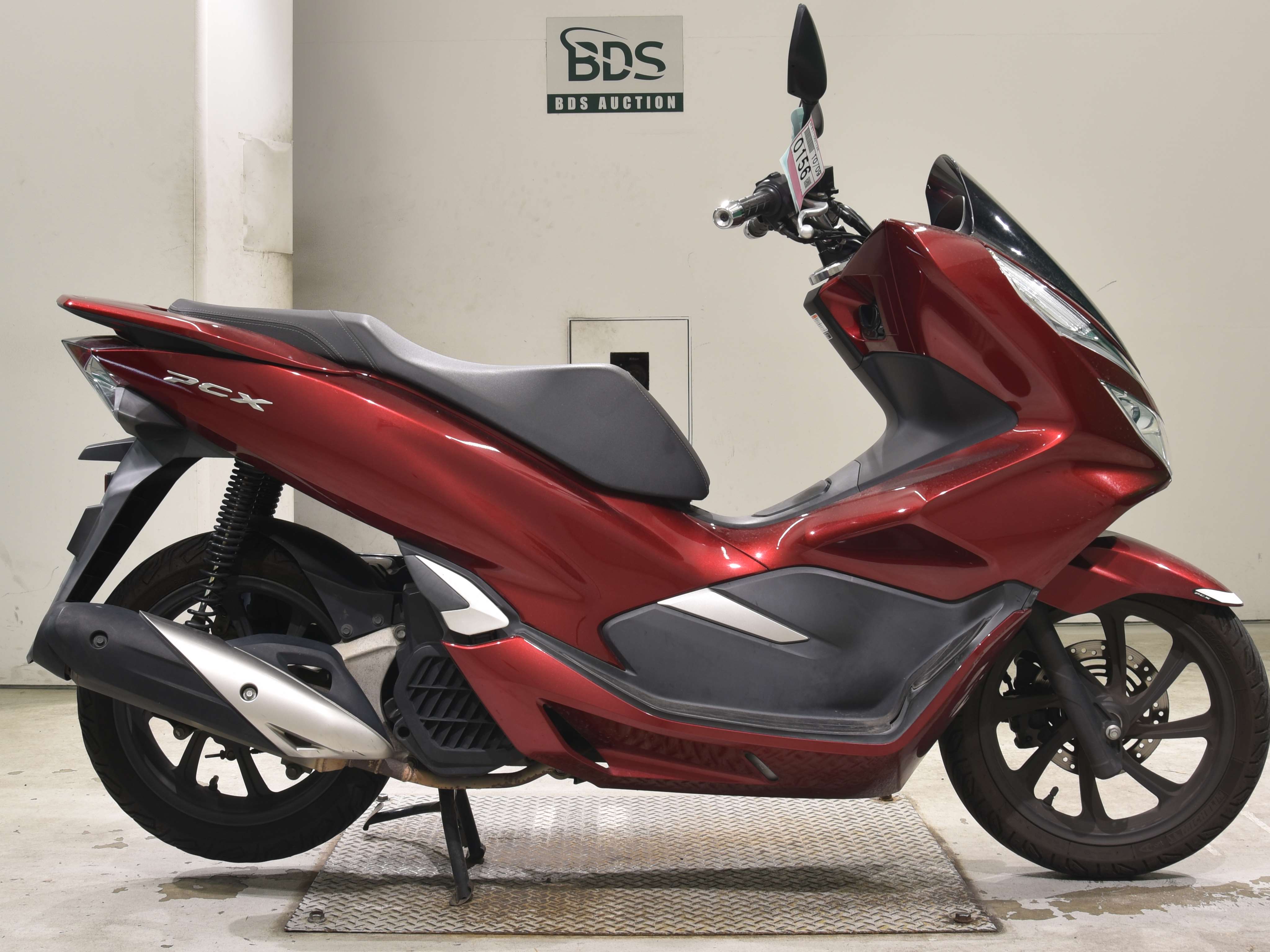 Honda PCX125-3, right