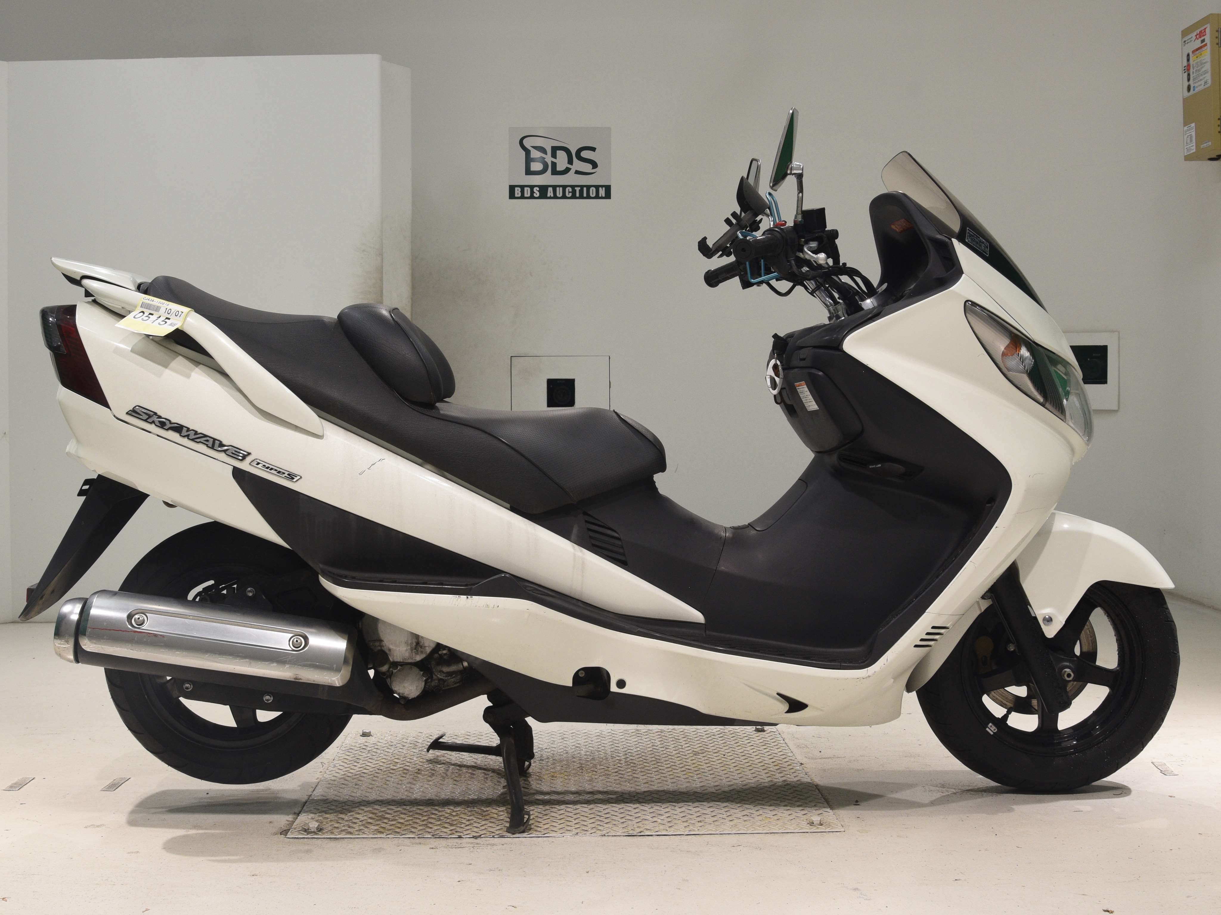 Suzuki SKYWAVE 250S, right