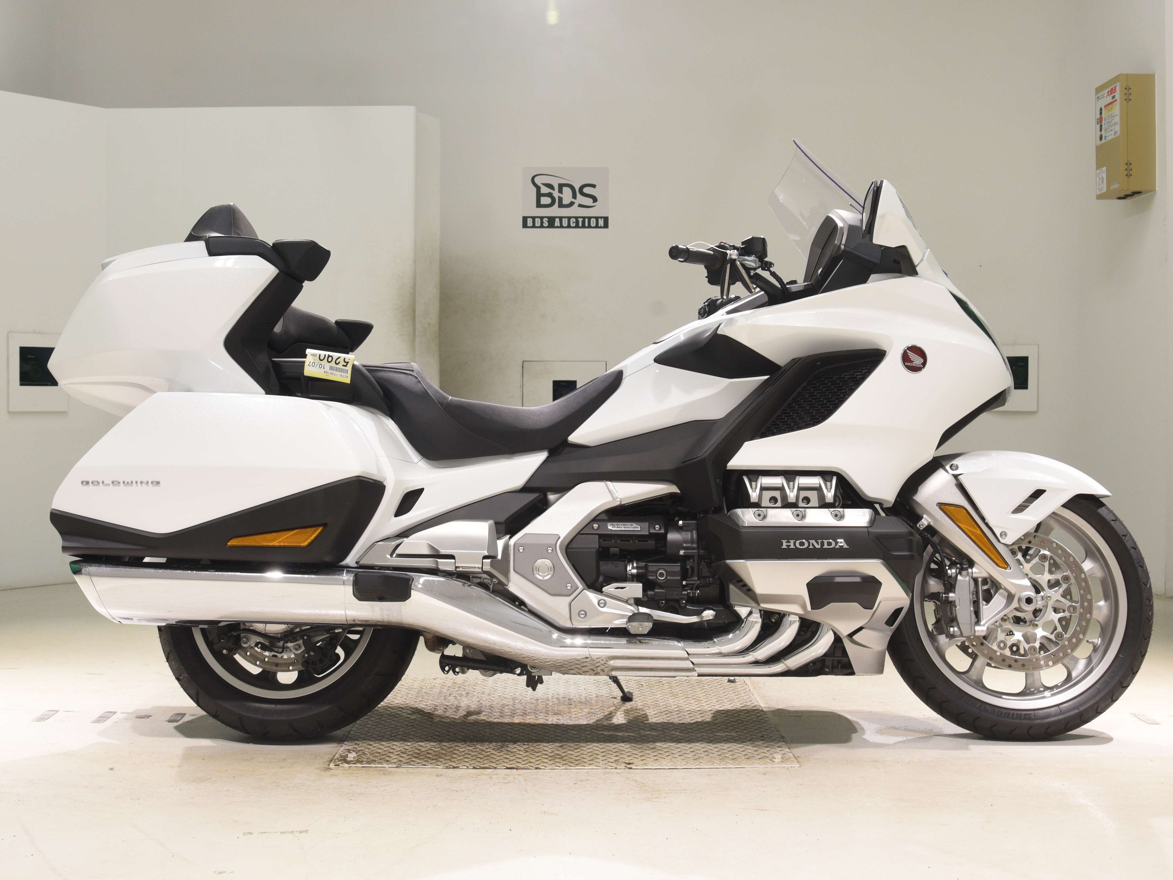 Honda GL1800 TOUR D, right