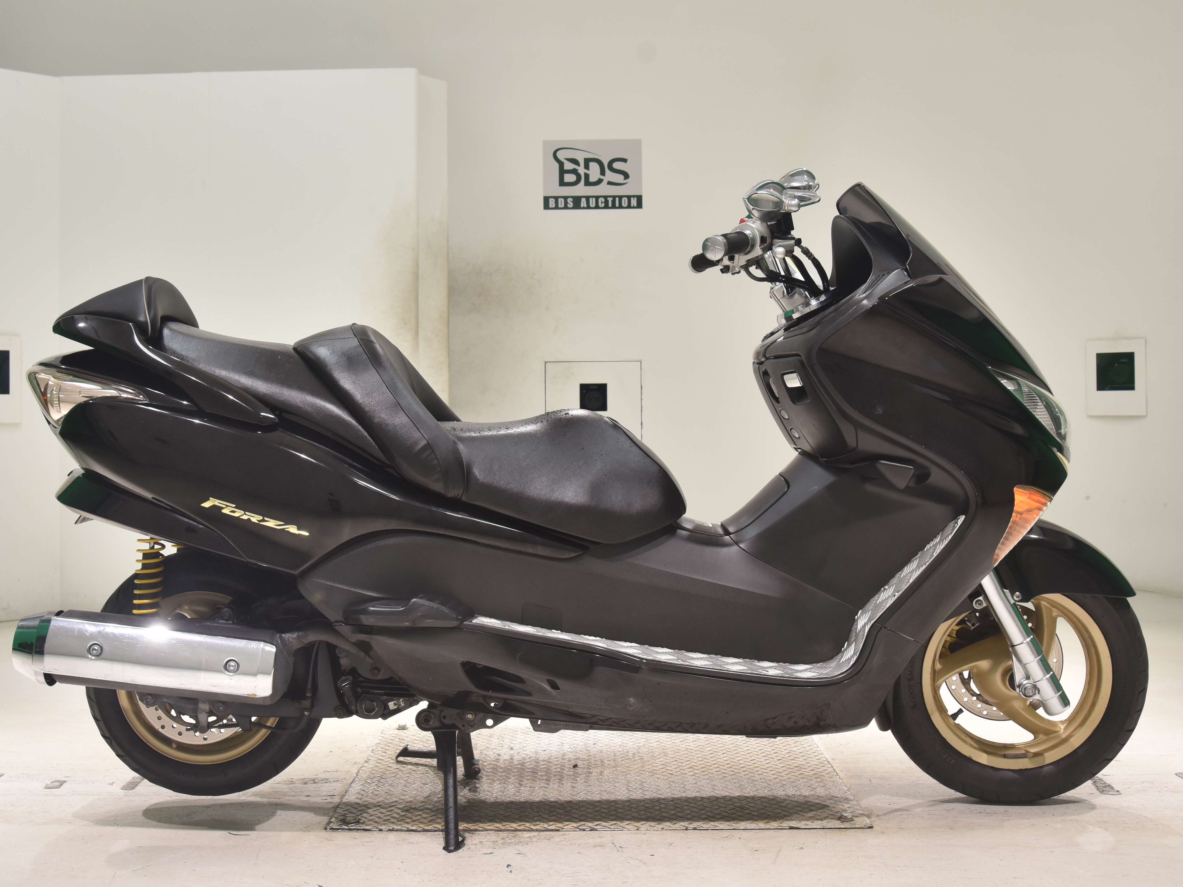Honda FORZA Z, right