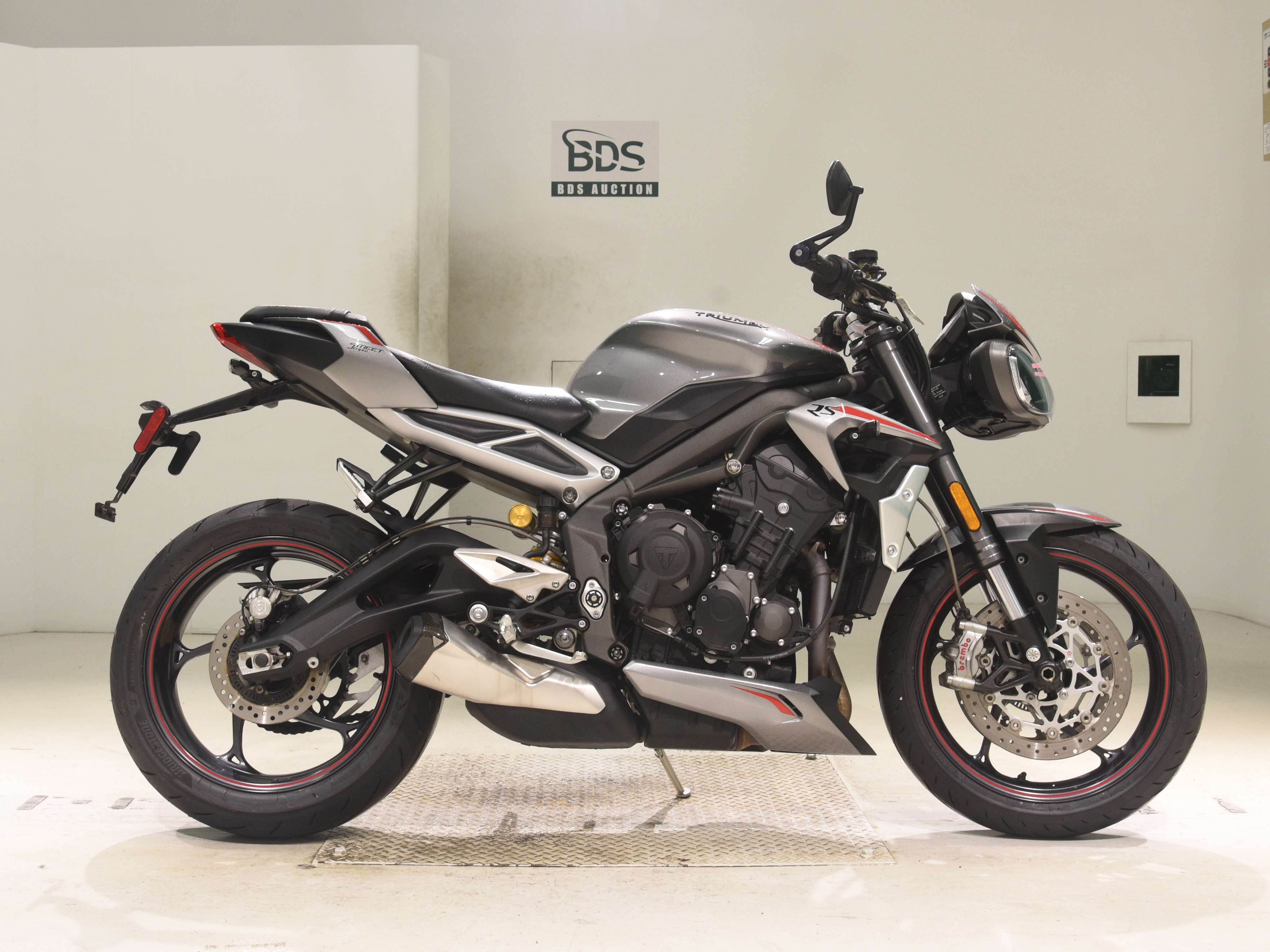 Triumph STREET TRIPLE RS, right