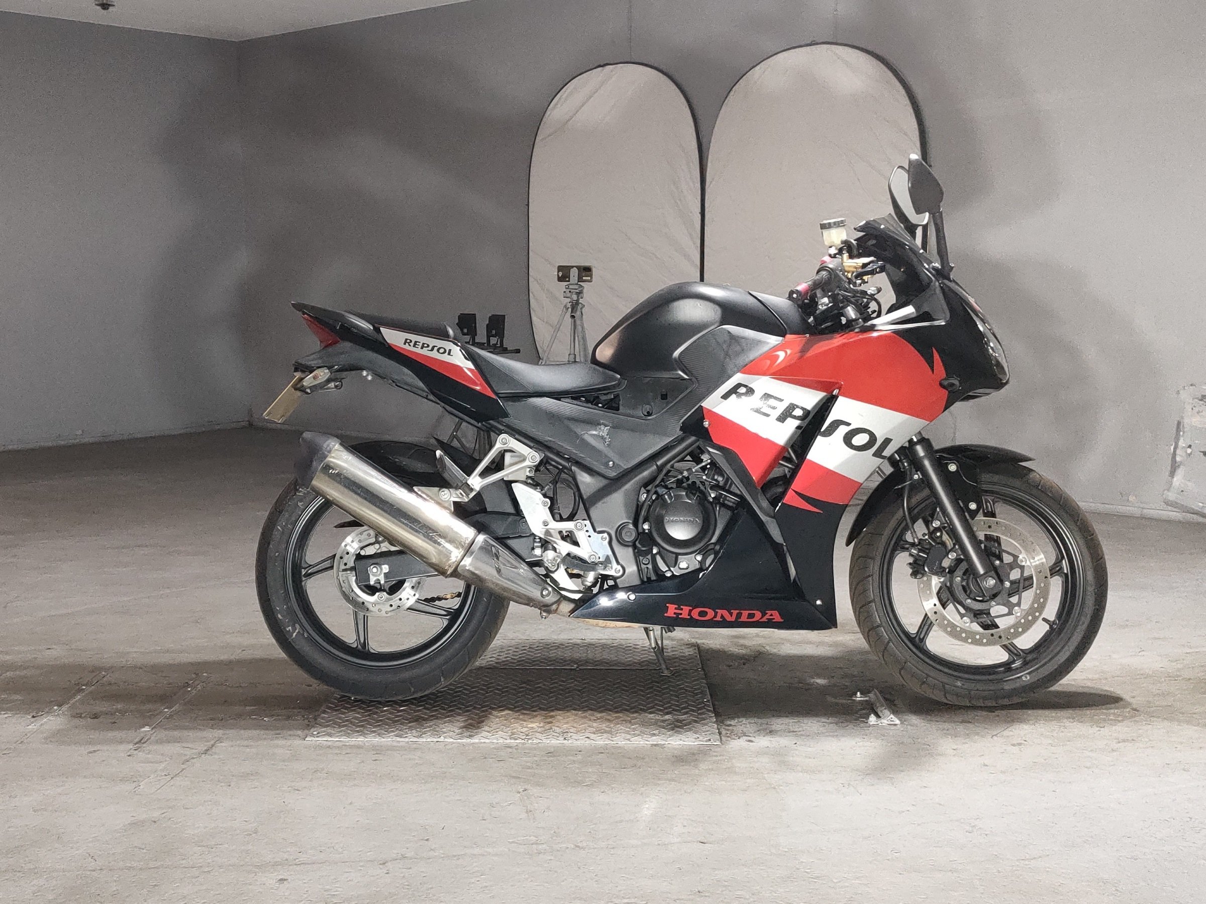 Honda CBR250R, photograph 1