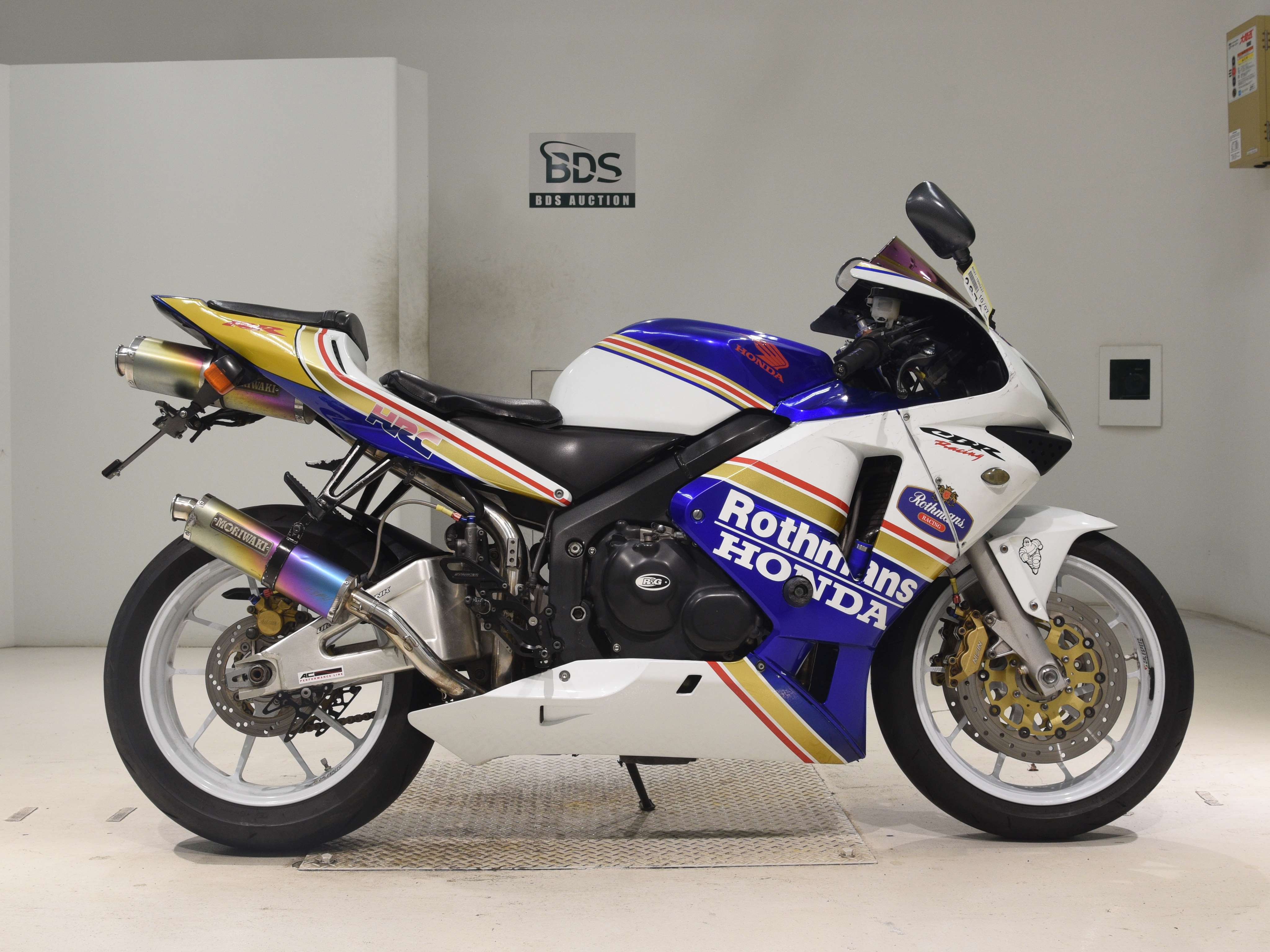 Honda CBR600RR, right