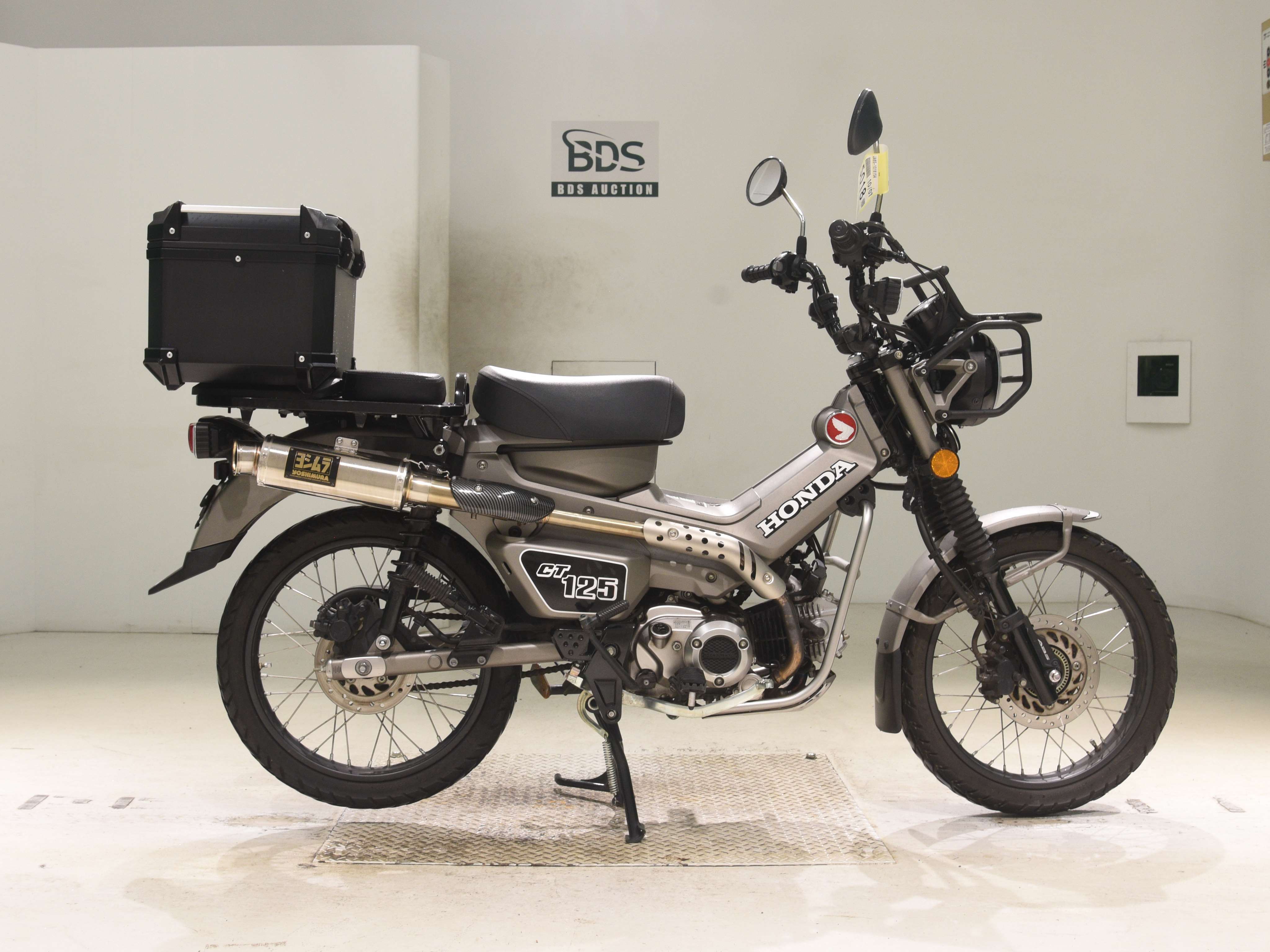 Honda CT125 HUNTERCUB, right