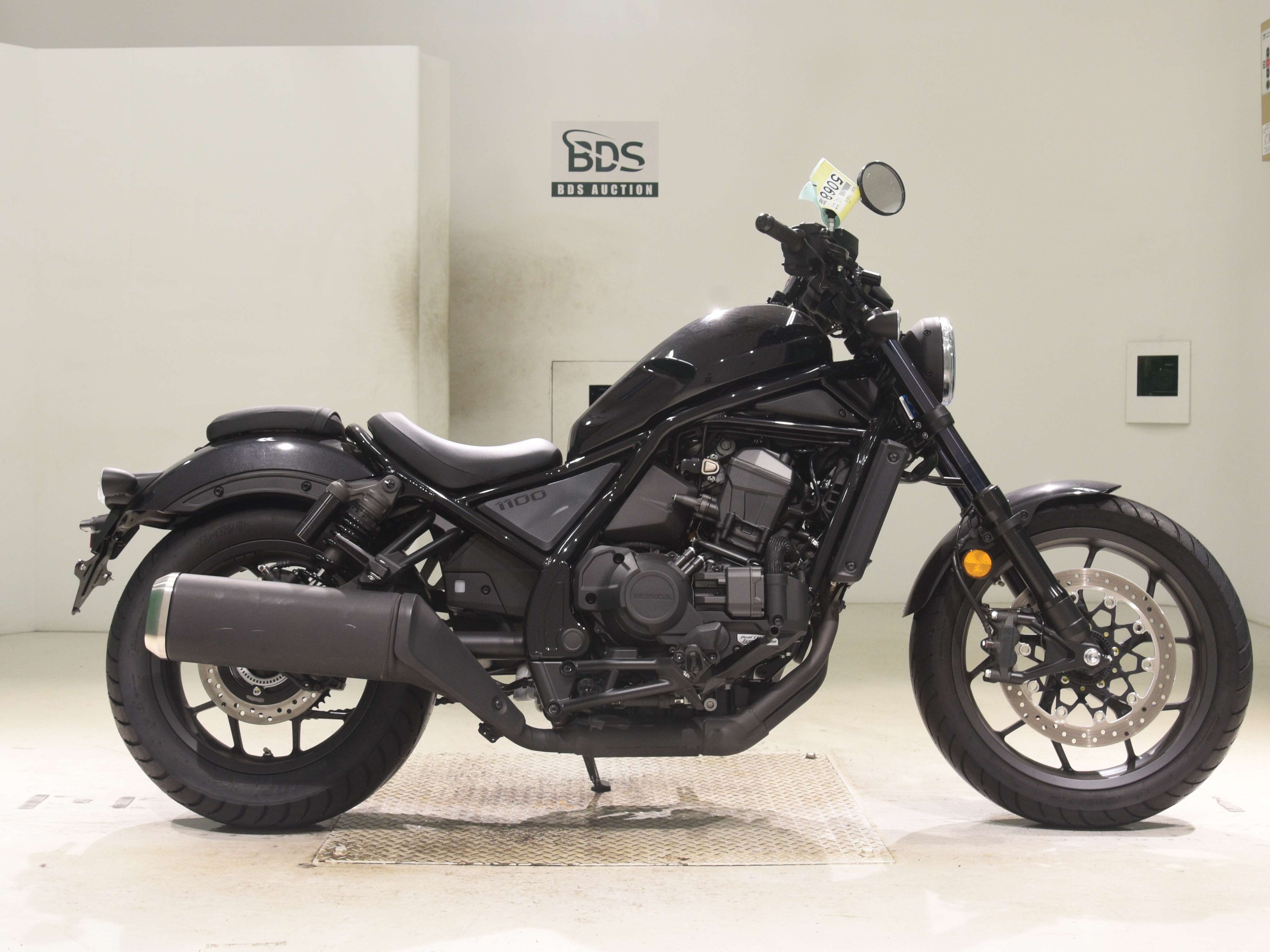 Honda REBEL CMX1100DCT, right