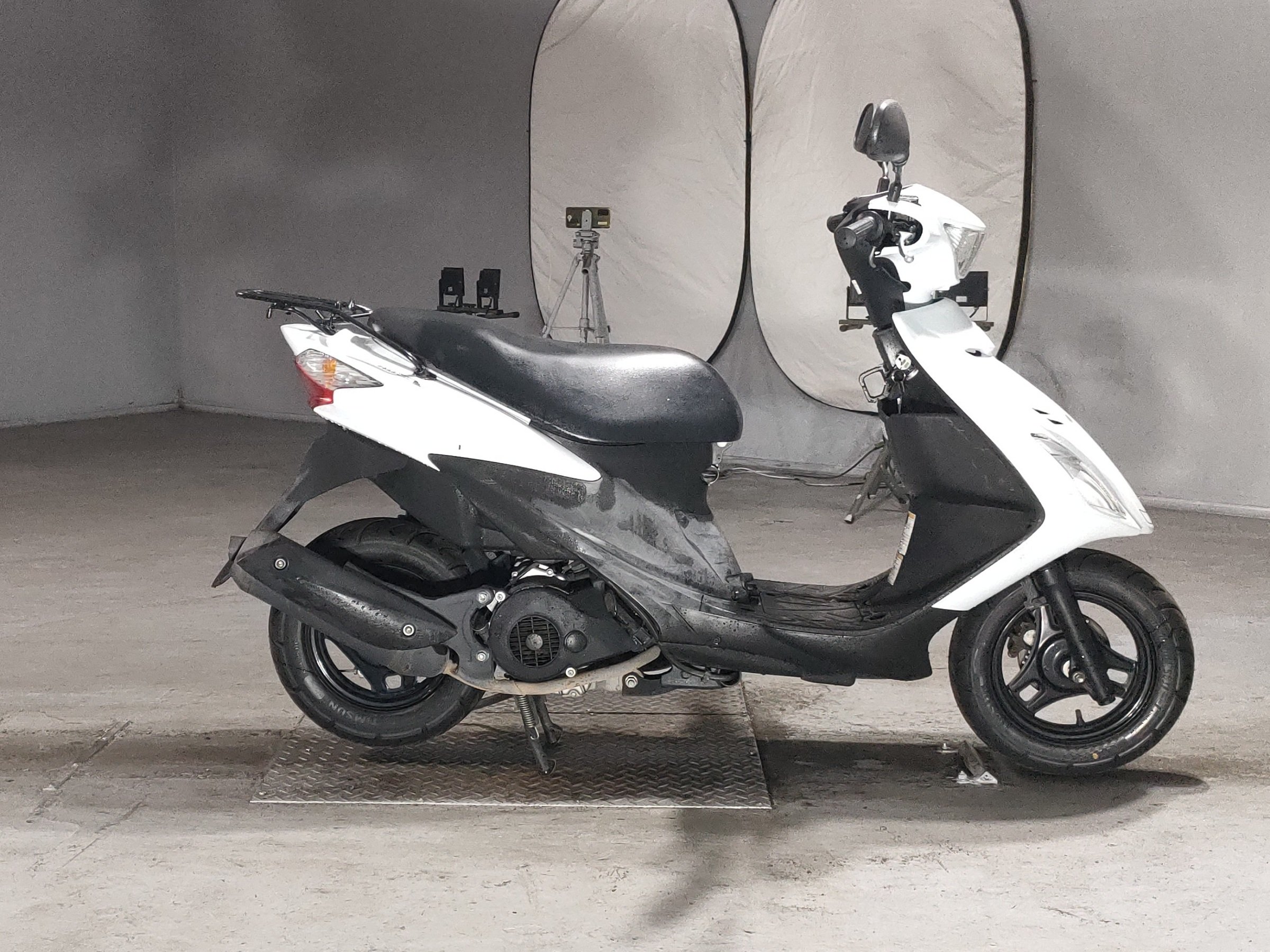 Suzuki V125S, Foto 1