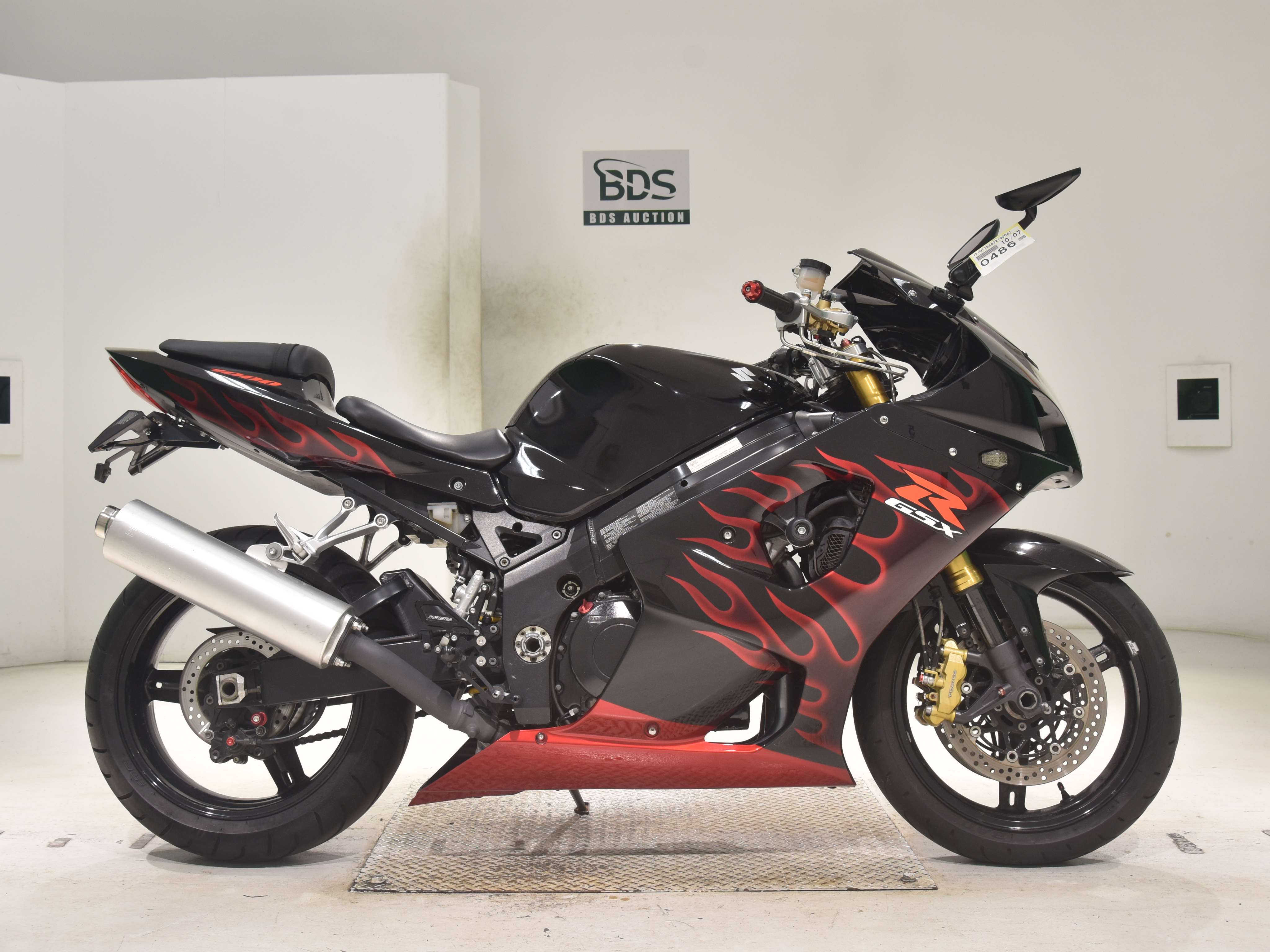 Suzuki GSX-R1000, right