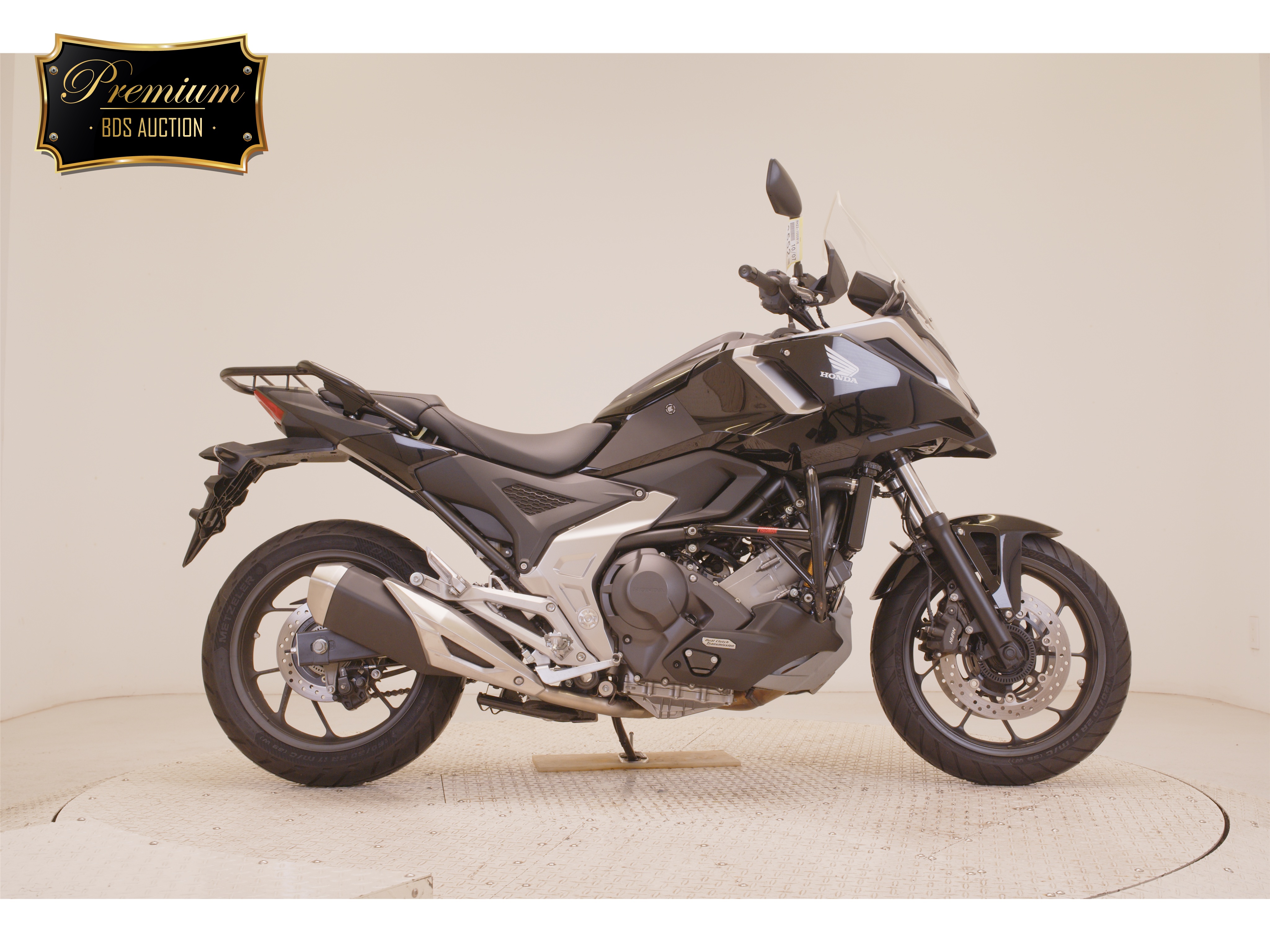 Honda NC750XD, right