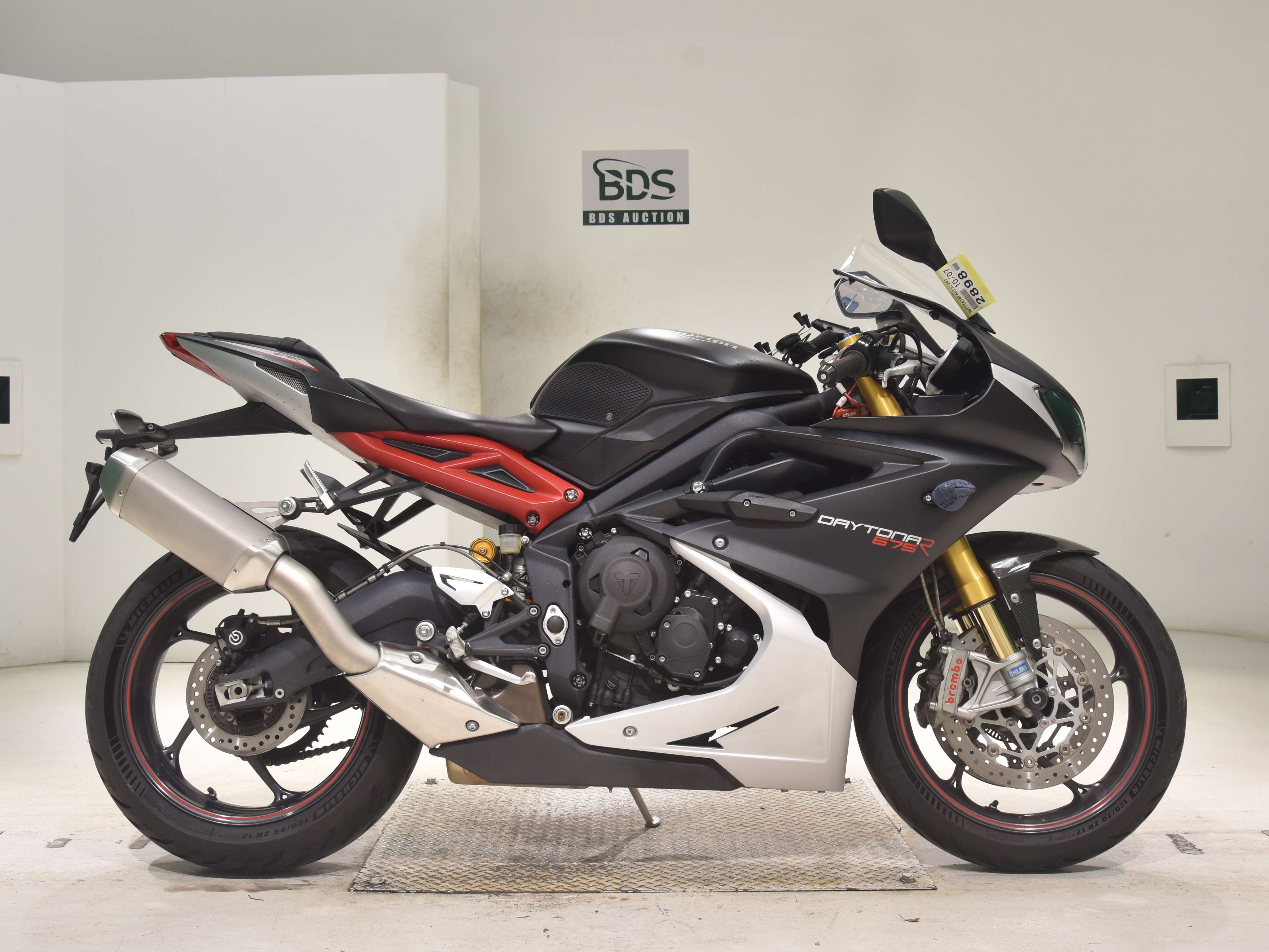 Triumph DAYTONA 675R, right