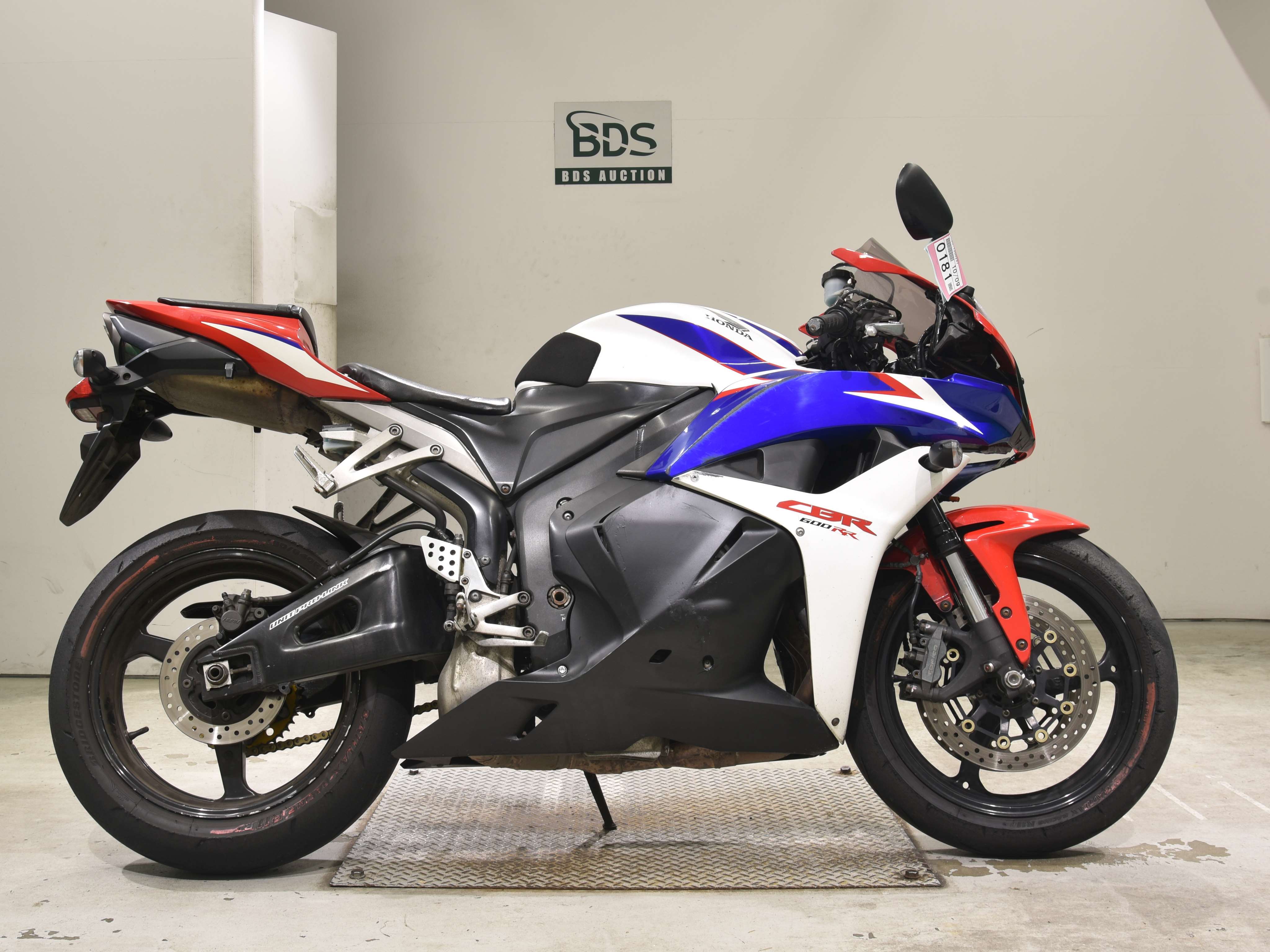 Honda CBR600RR, right