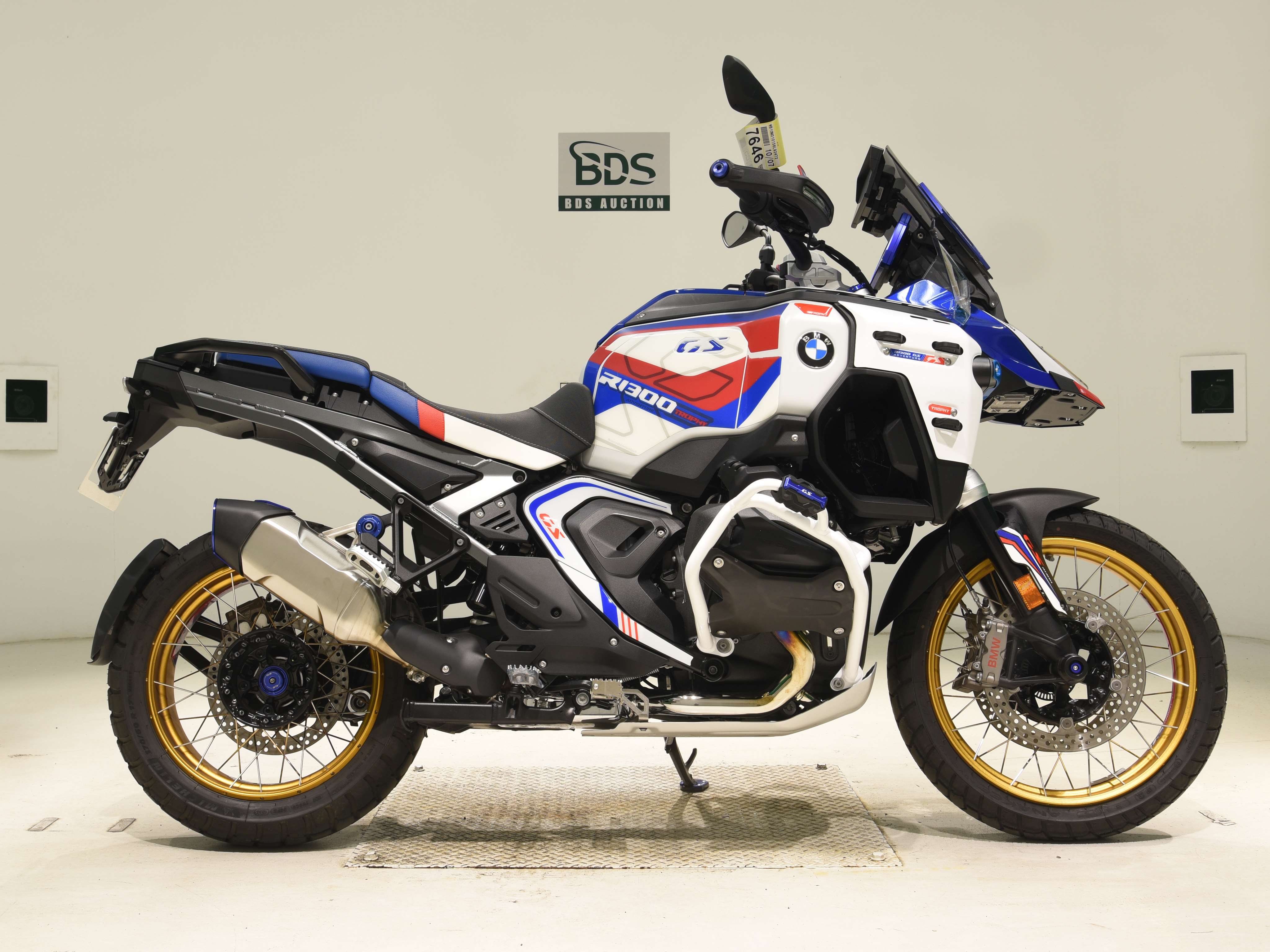 BMW R1300GS, right