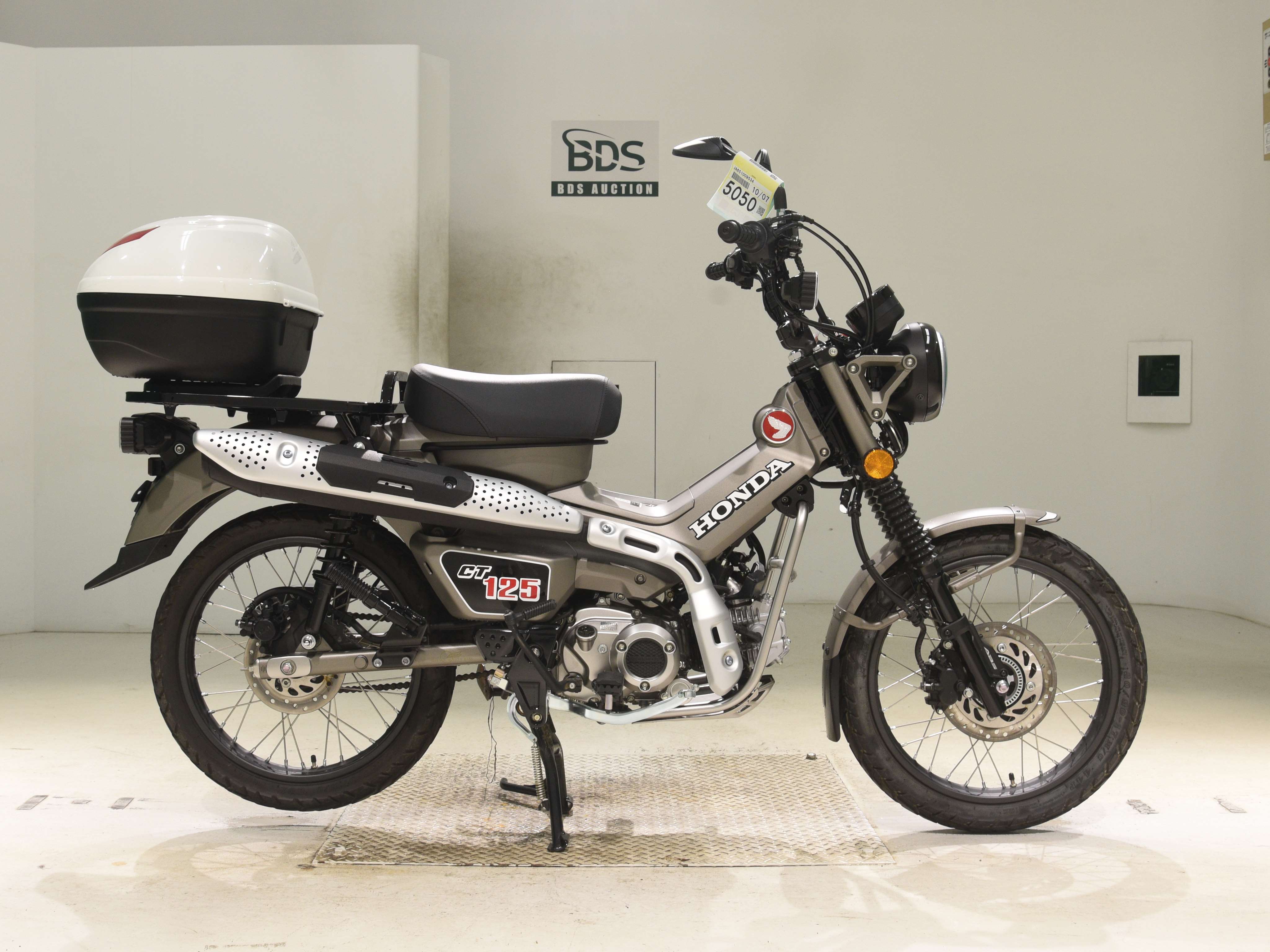 Honda CT125 HUNTERCUB, right