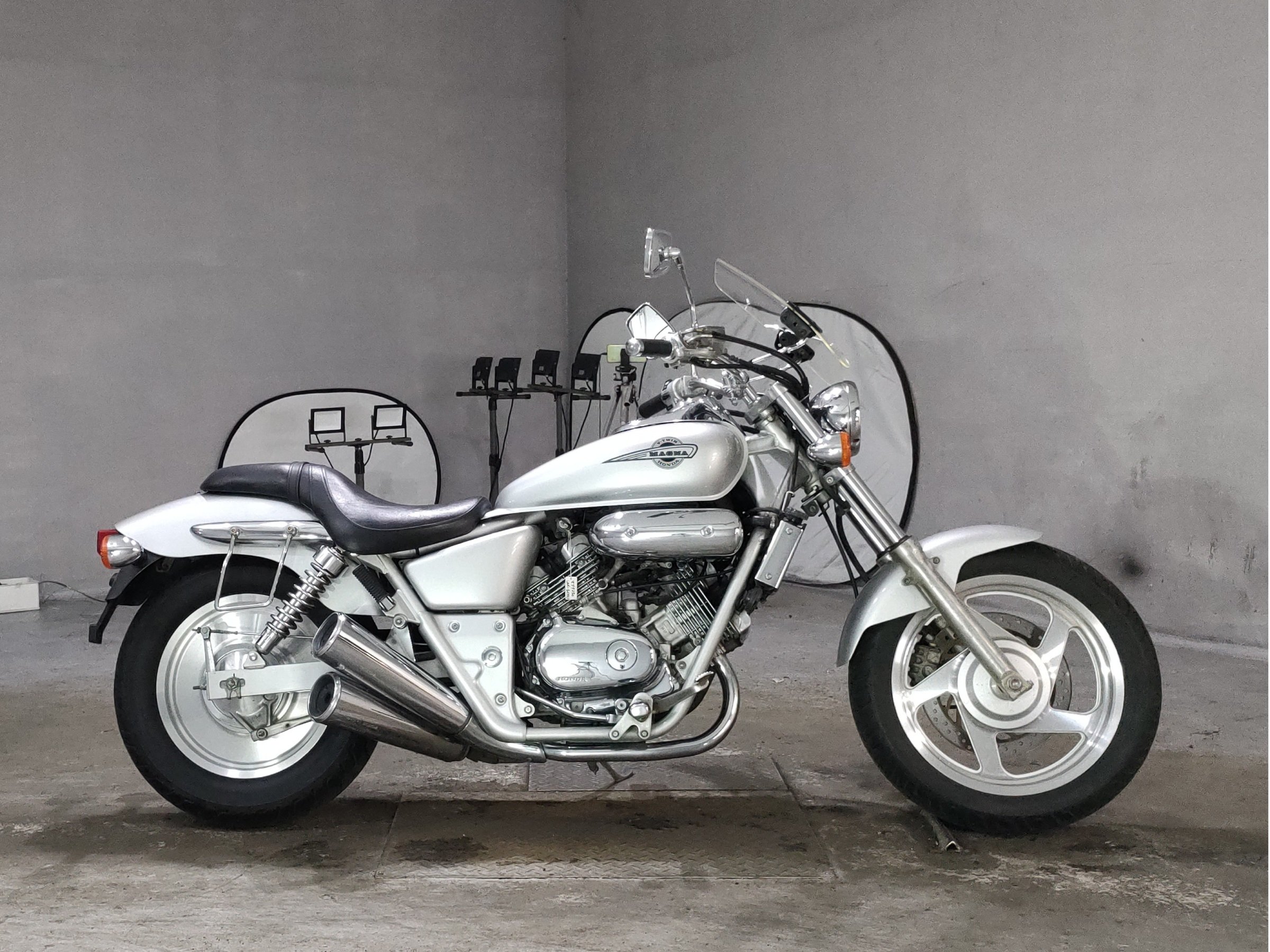 Honda MAGNA250, photograph 1