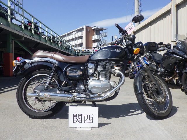 Kawasaki ESTRELLA, right