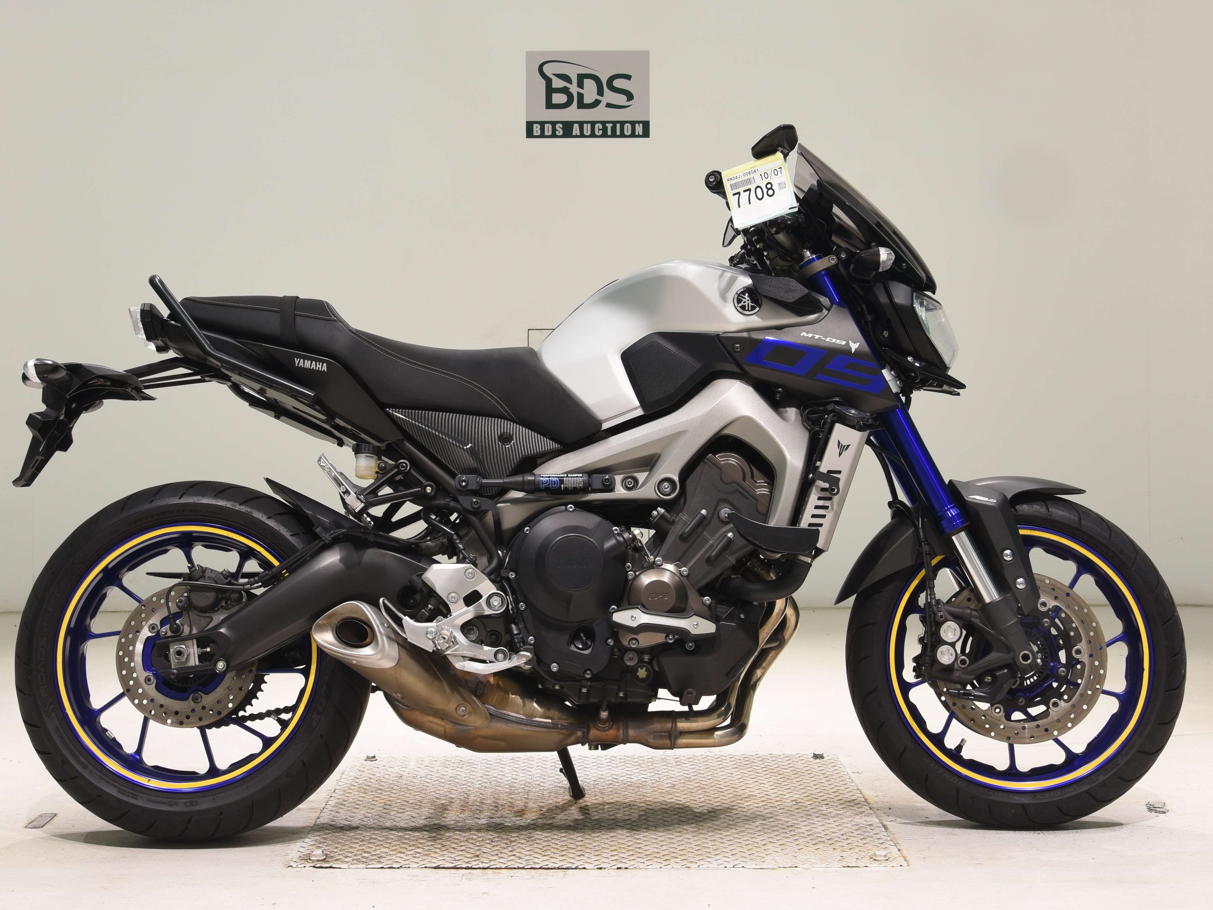 Yamaha MT-09, right