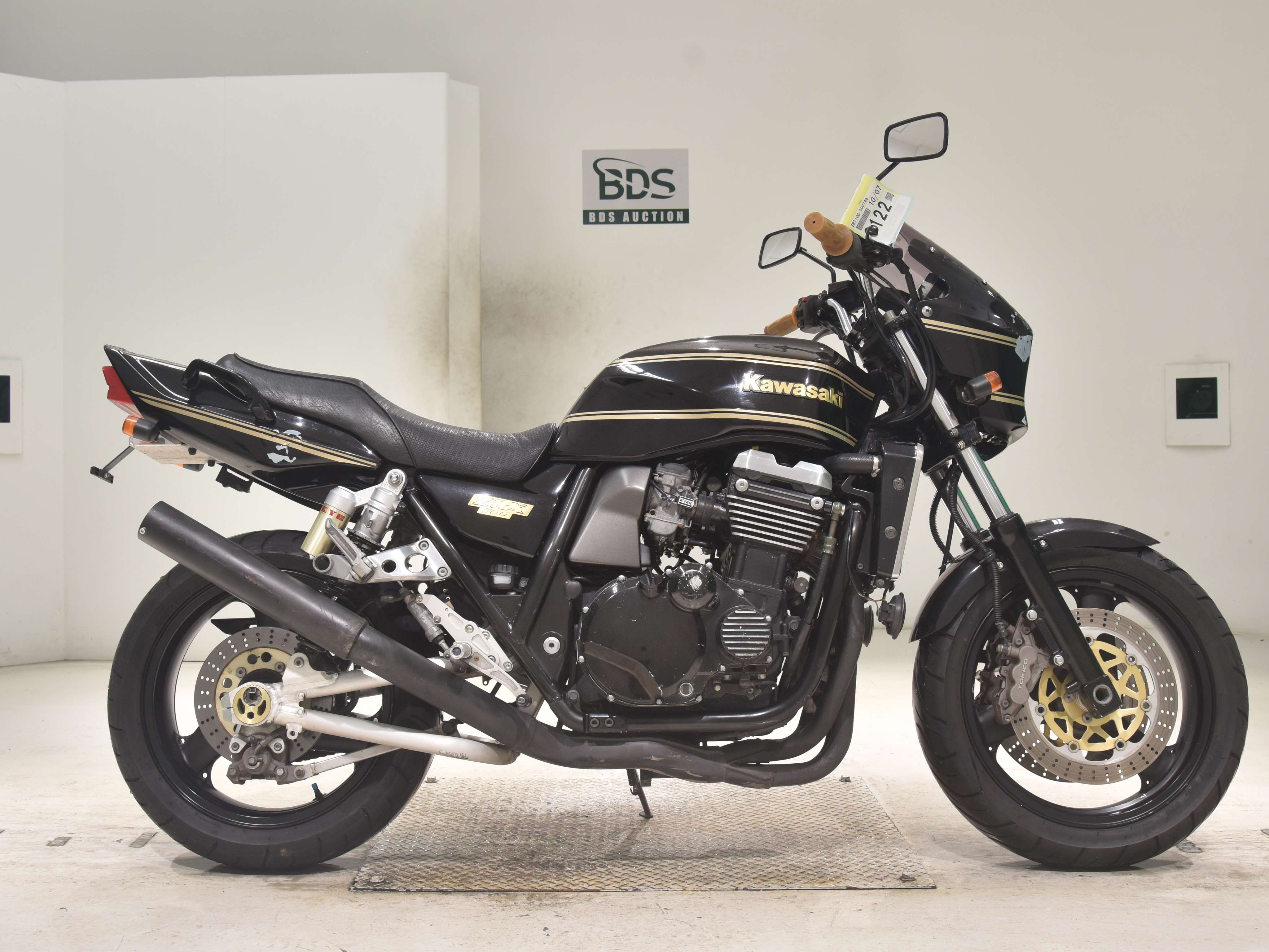 Kawasaki ZRX1100, right