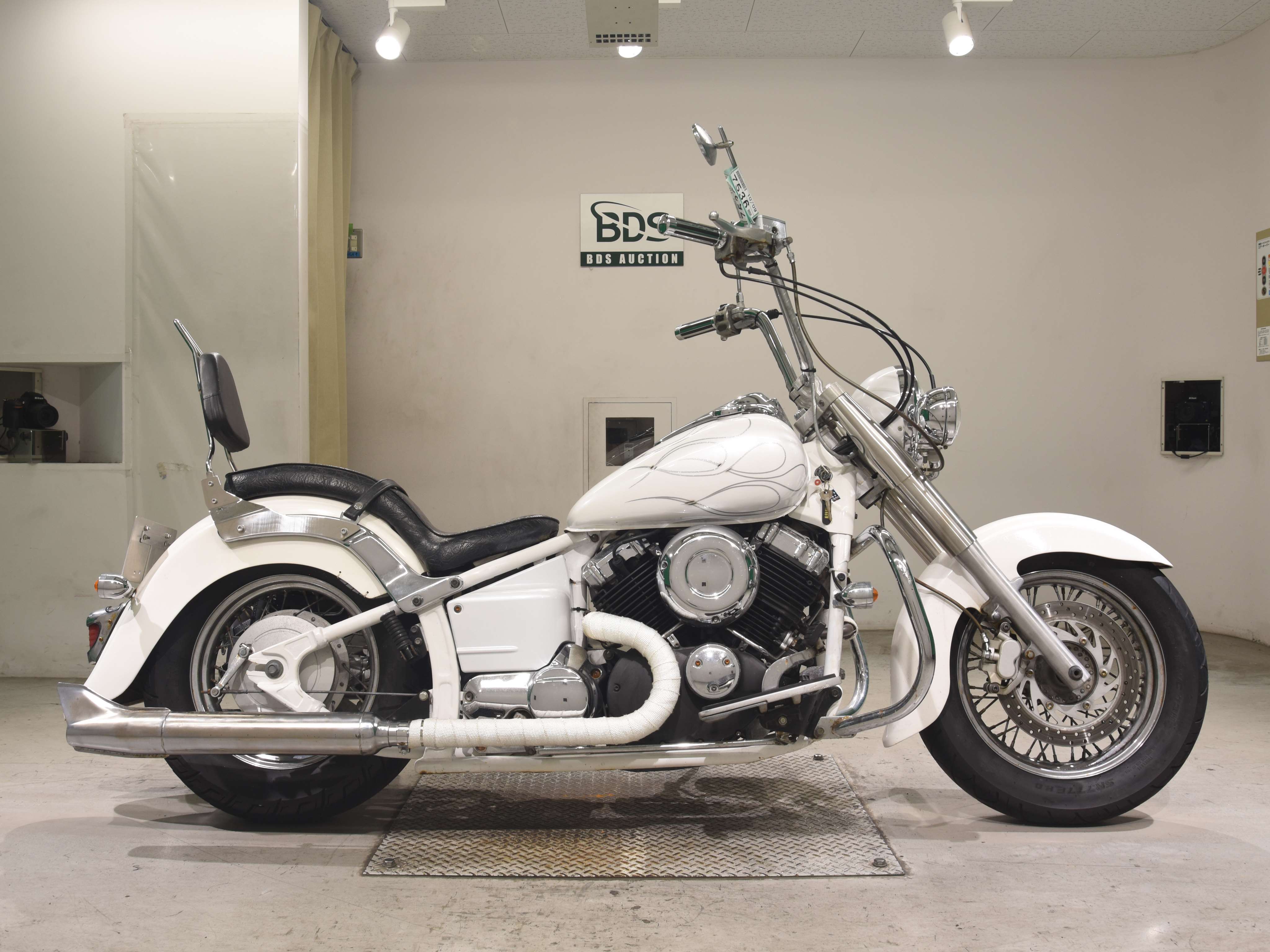 Yamaha DRAGSTAR XVS400 CLASSIC, right