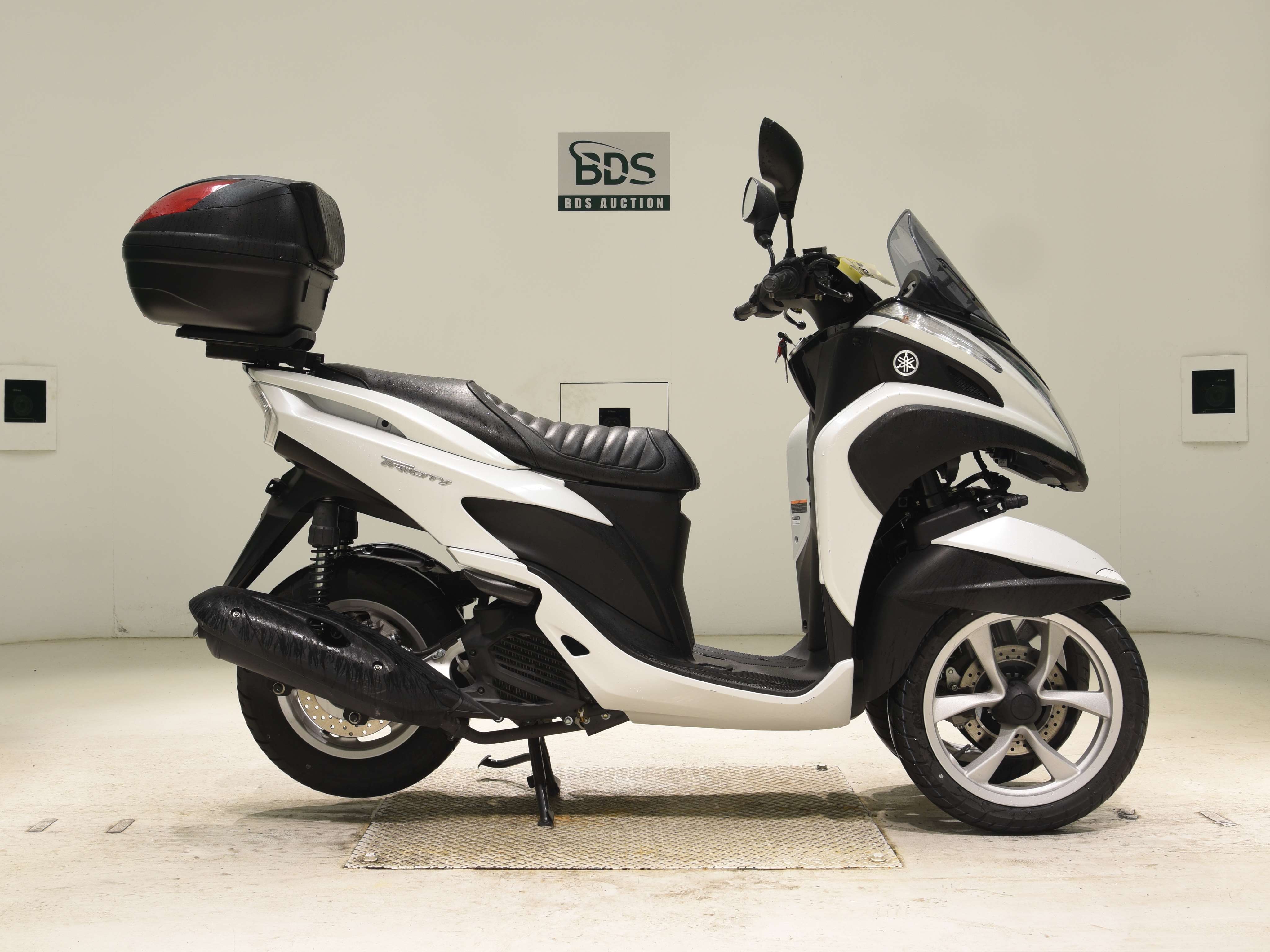 Yamaha TRICITY MW125, right