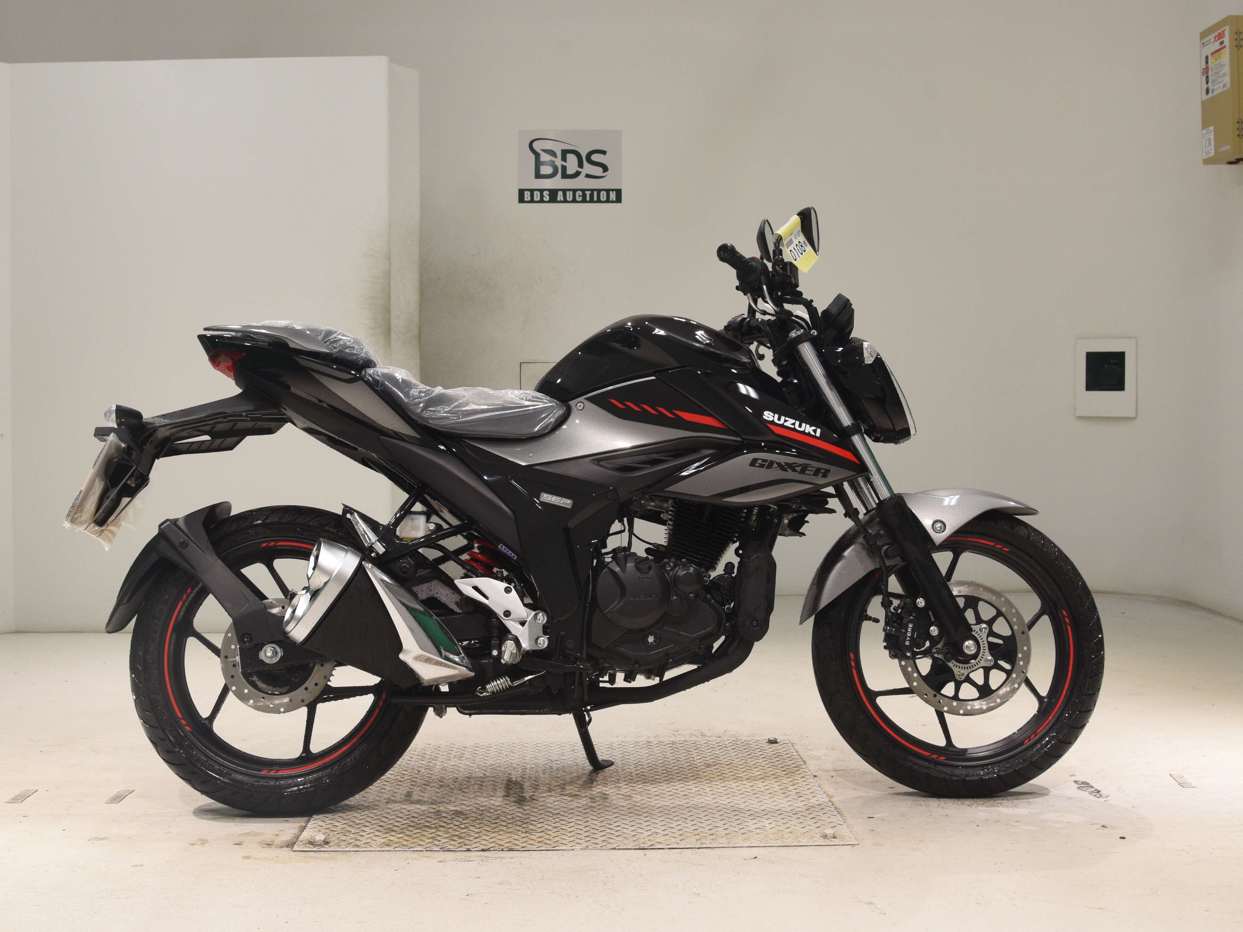 Suzuki GIXXER 150, right
