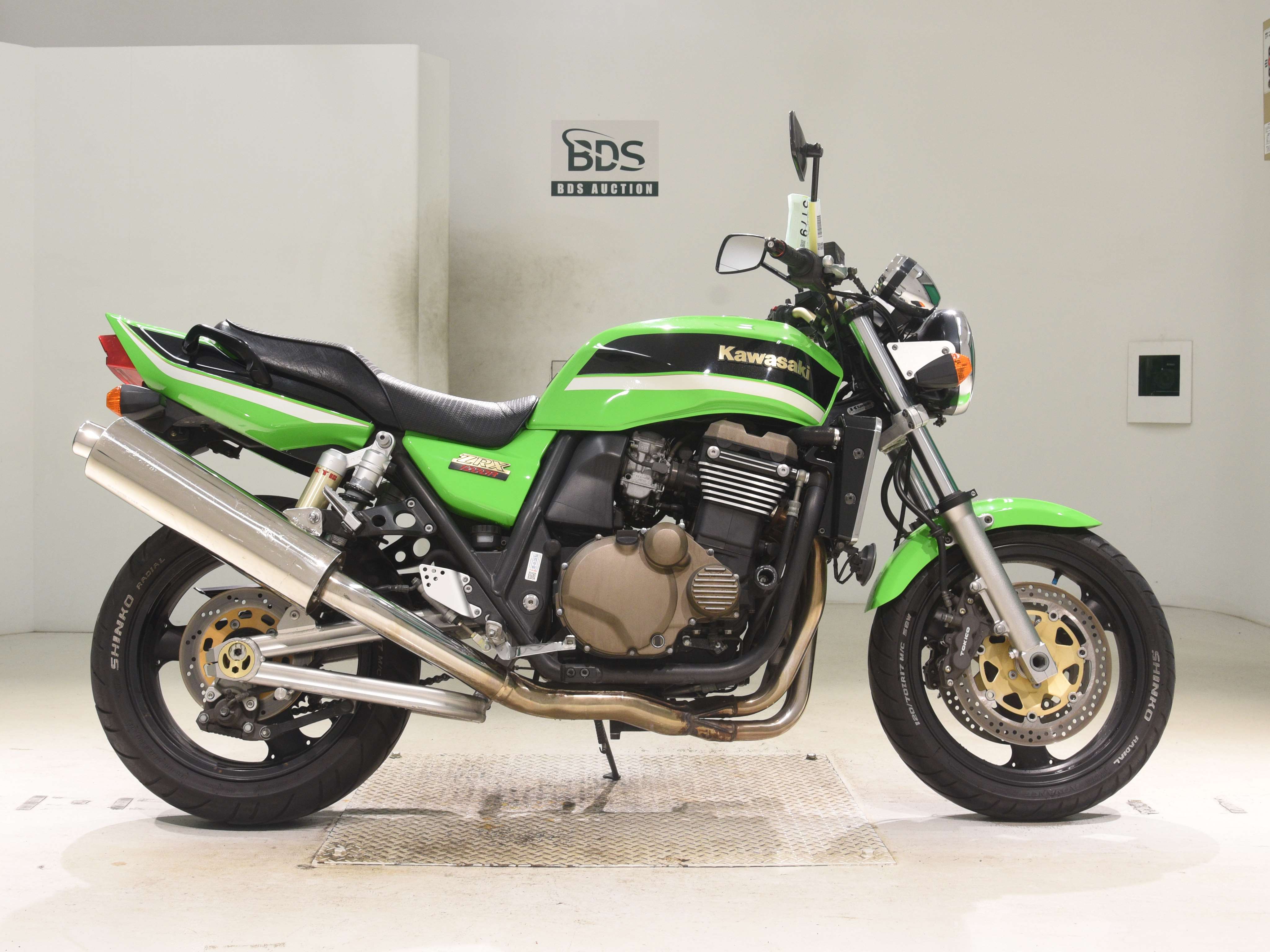 Kawasaki ZRX1200R, right