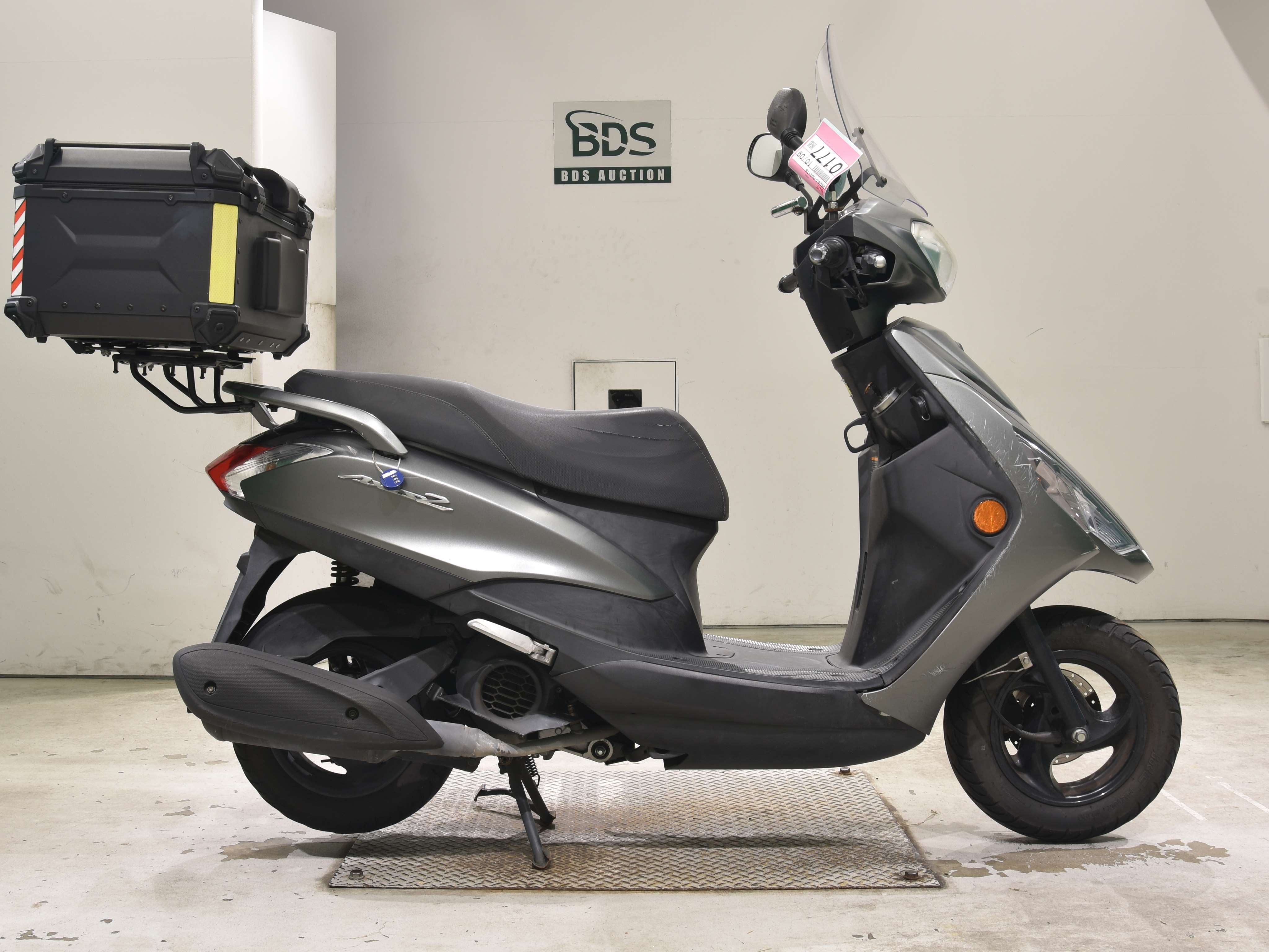 Yamaha N-MAX125, right