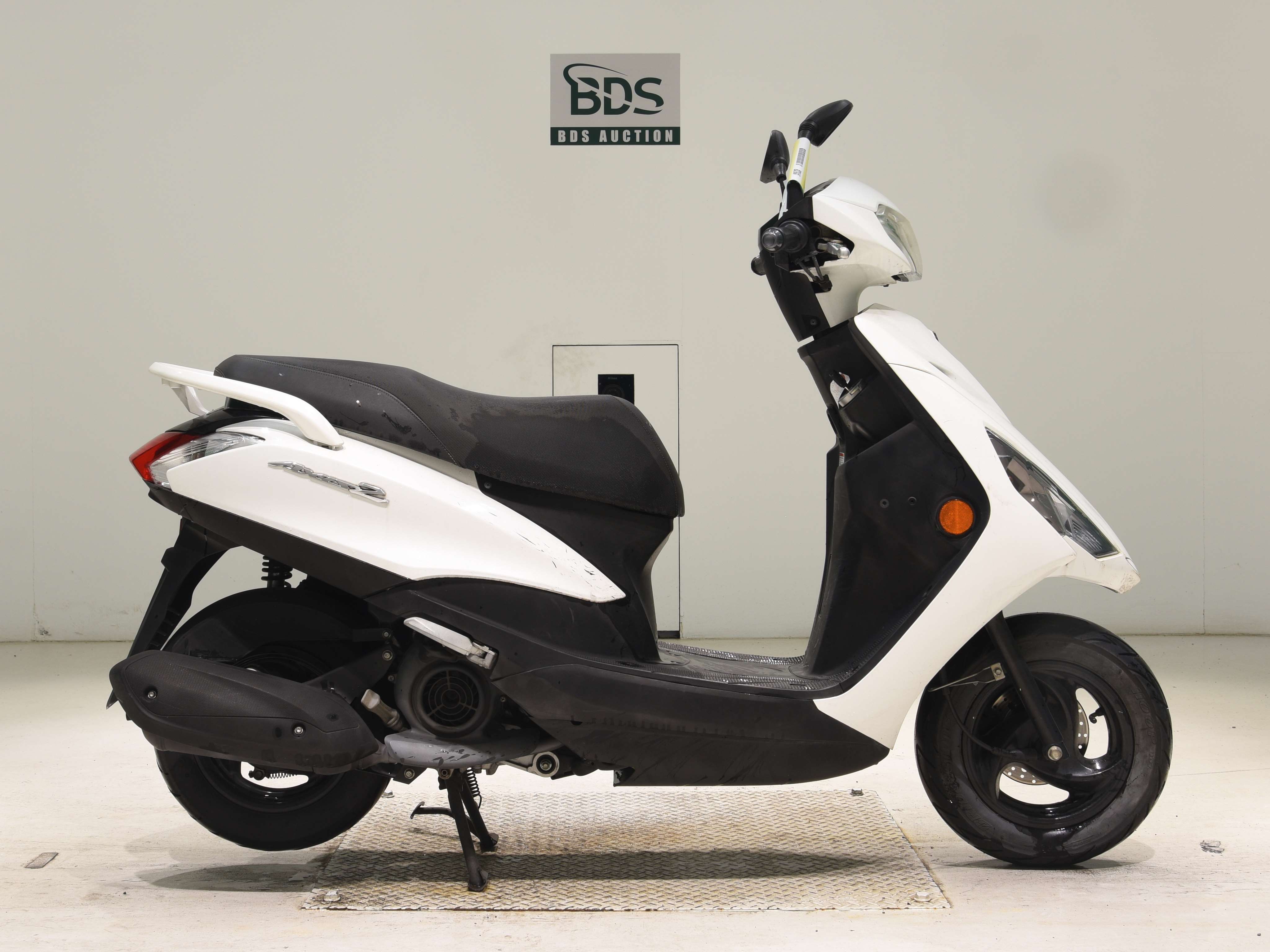 Yamaha AXIS125Z, right