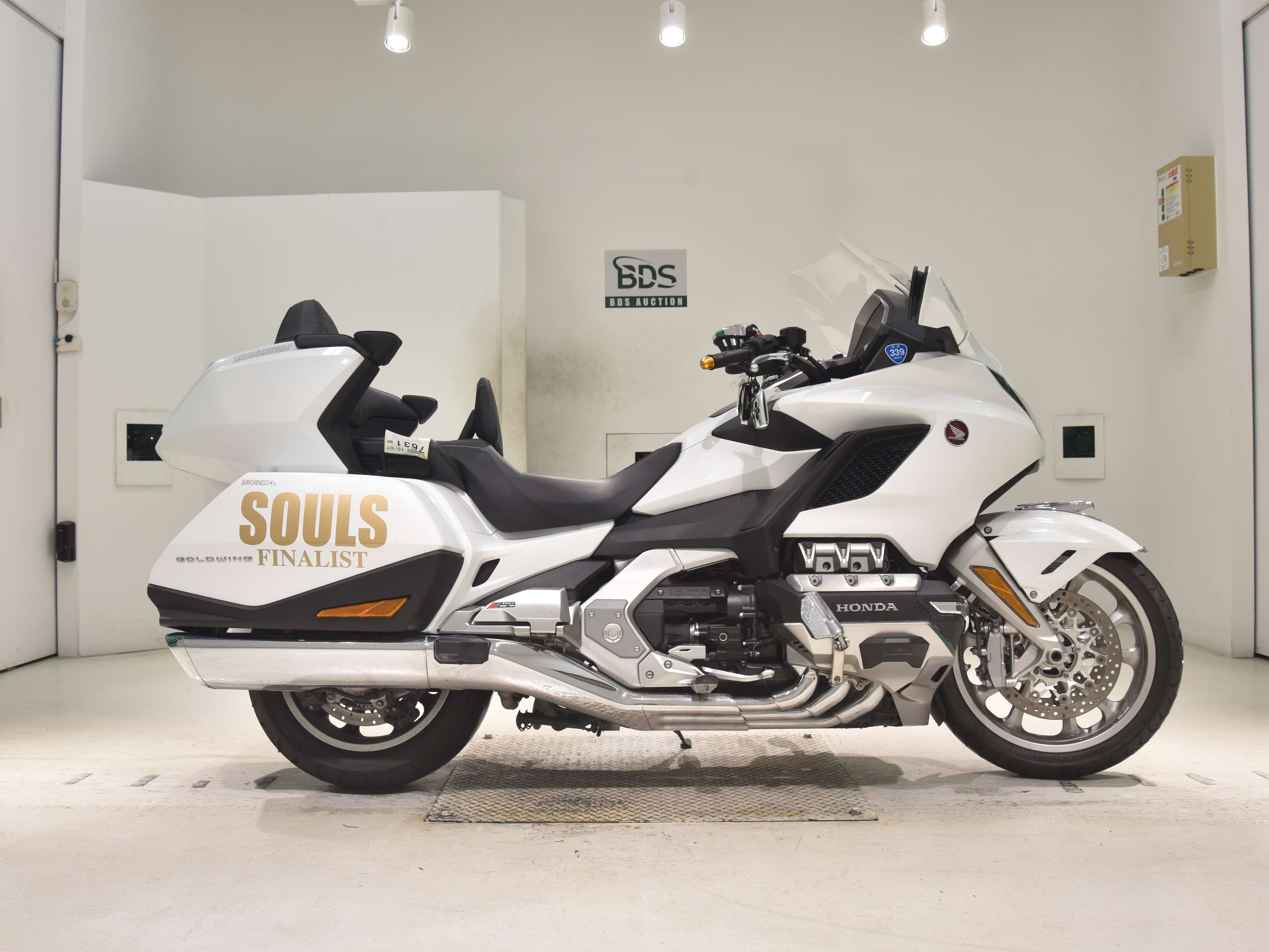 Honda GL1800 TOUR D, right